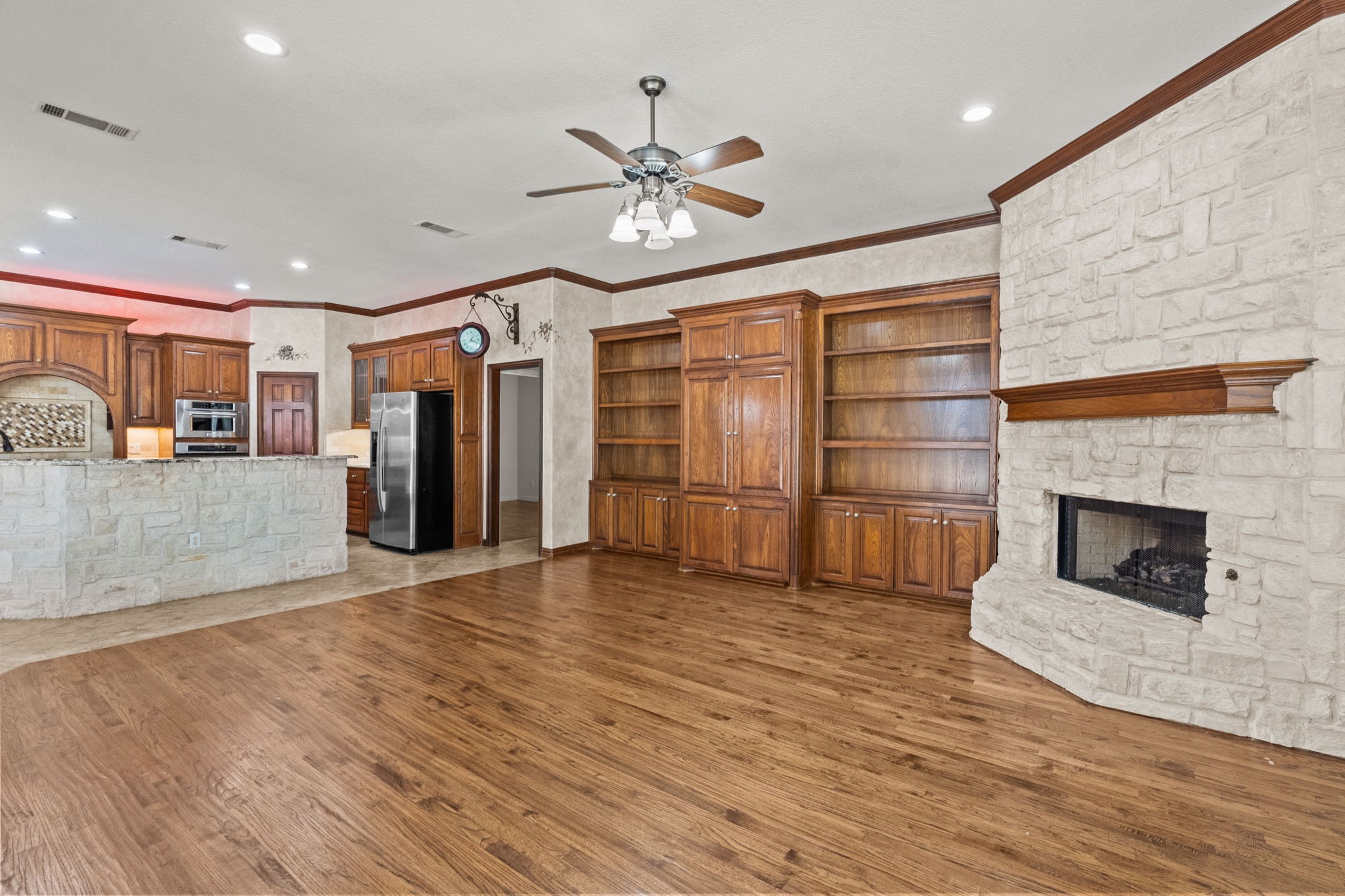 1617 Crestwood Trail