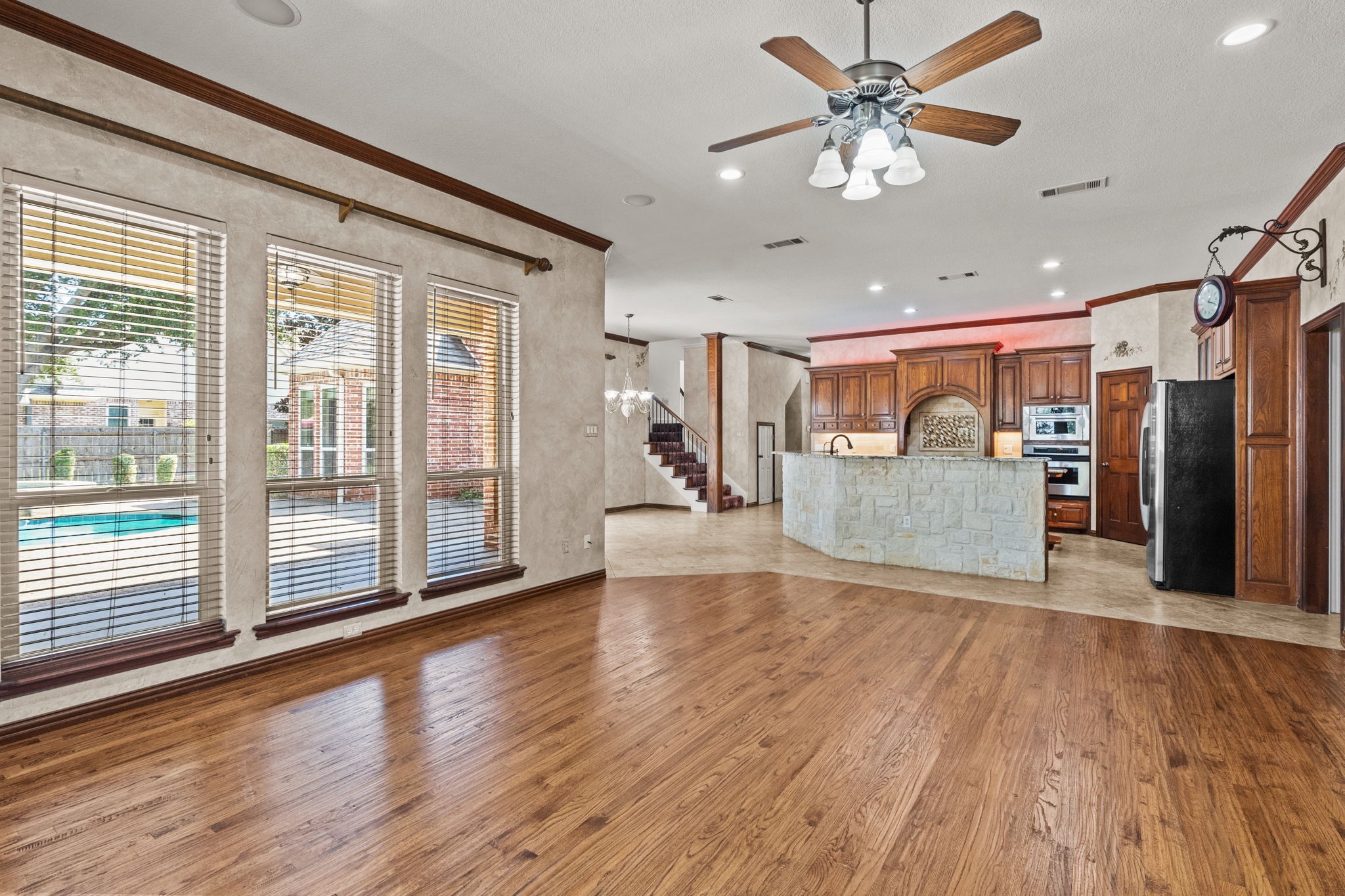 1617 Crestwood Trail