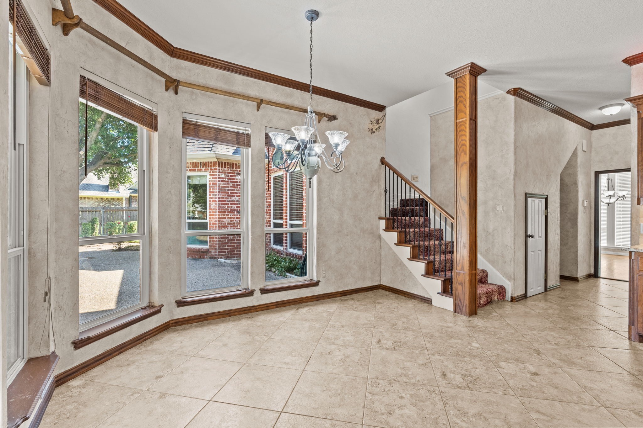 1617 Crestwood Trail