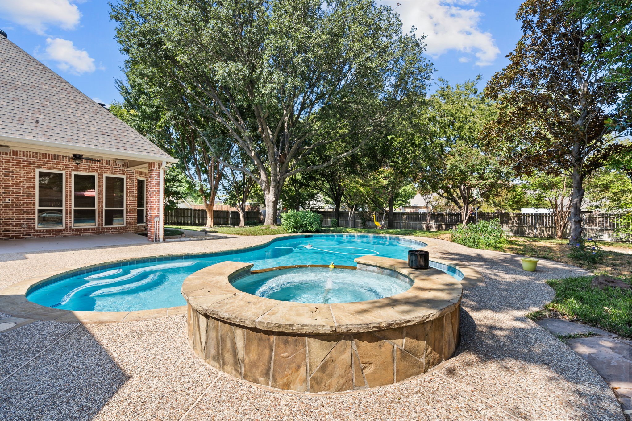 1617 Crestwood Trail