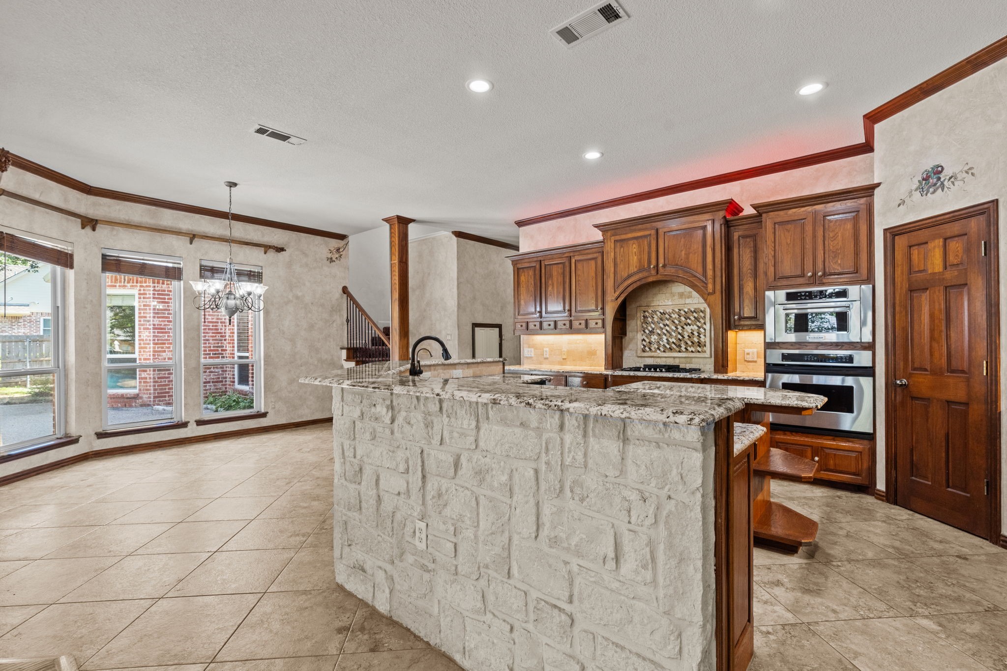 1617 Crestwood Trail