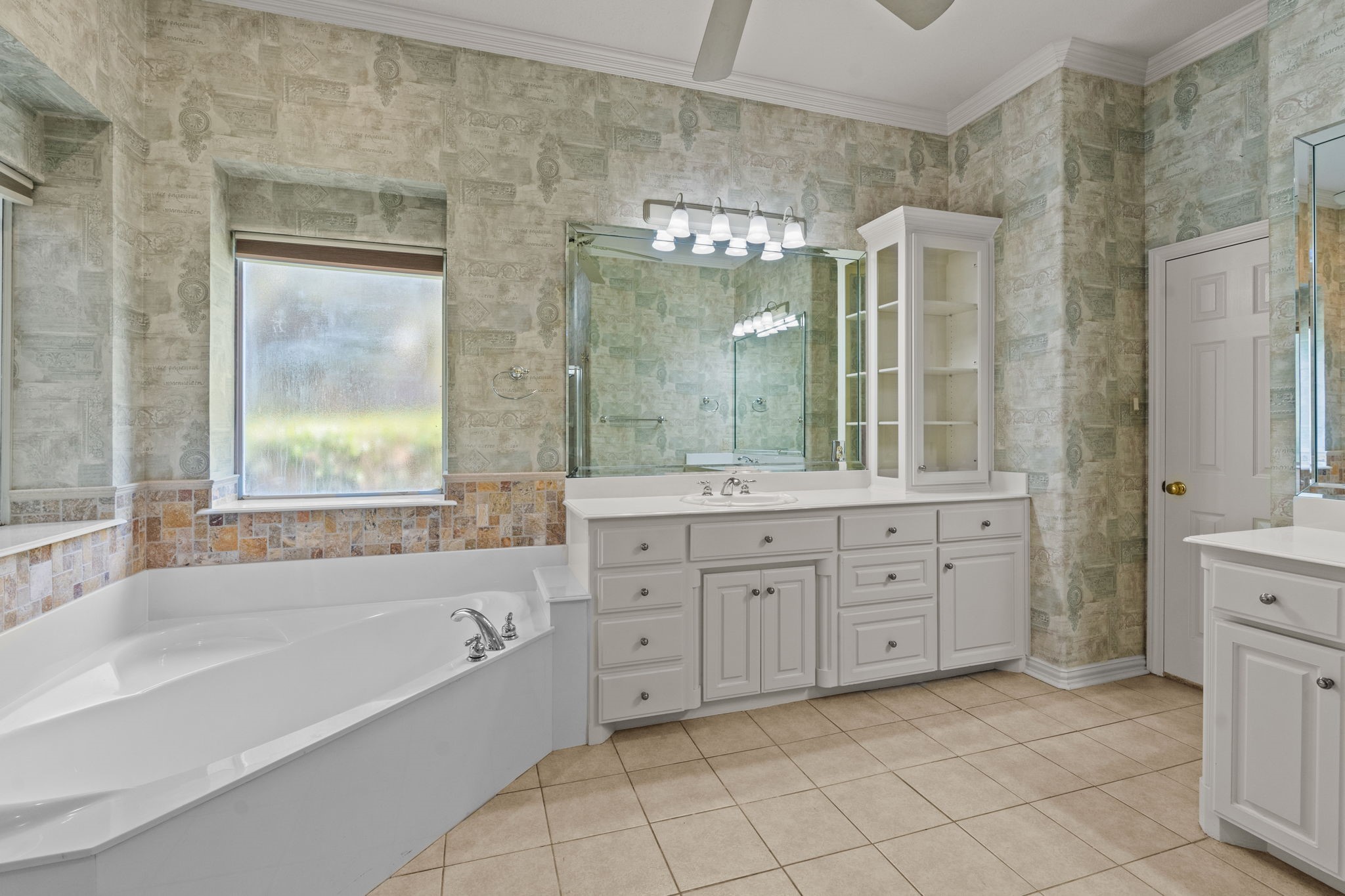 1617 Crestwood Trail