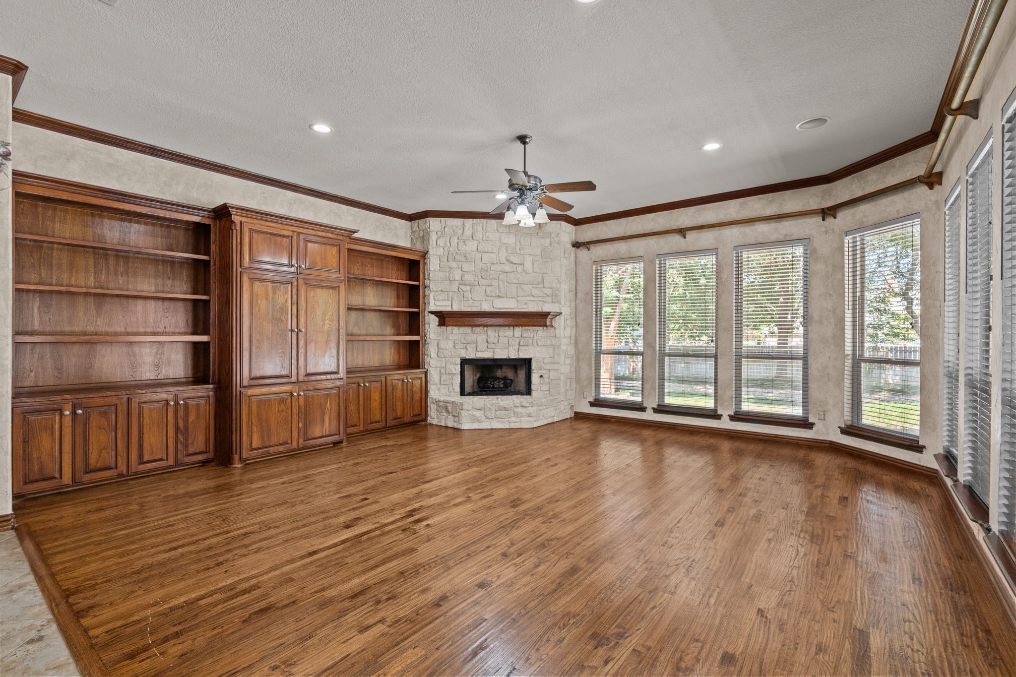 1617 Crestwood Trail