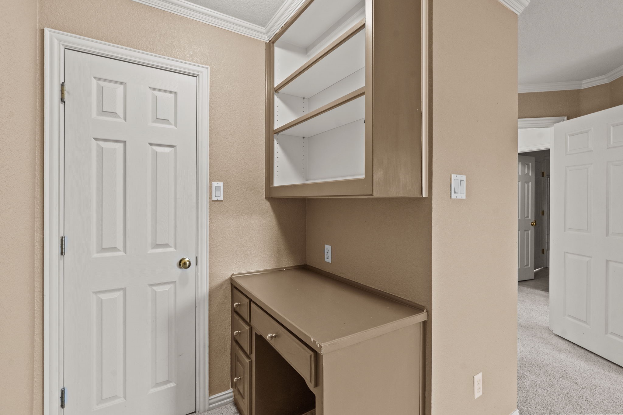 1617 Crestwood Trail