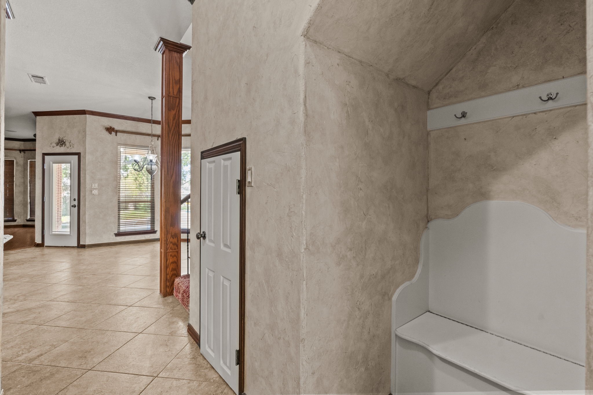 1617 Crestwood Trail