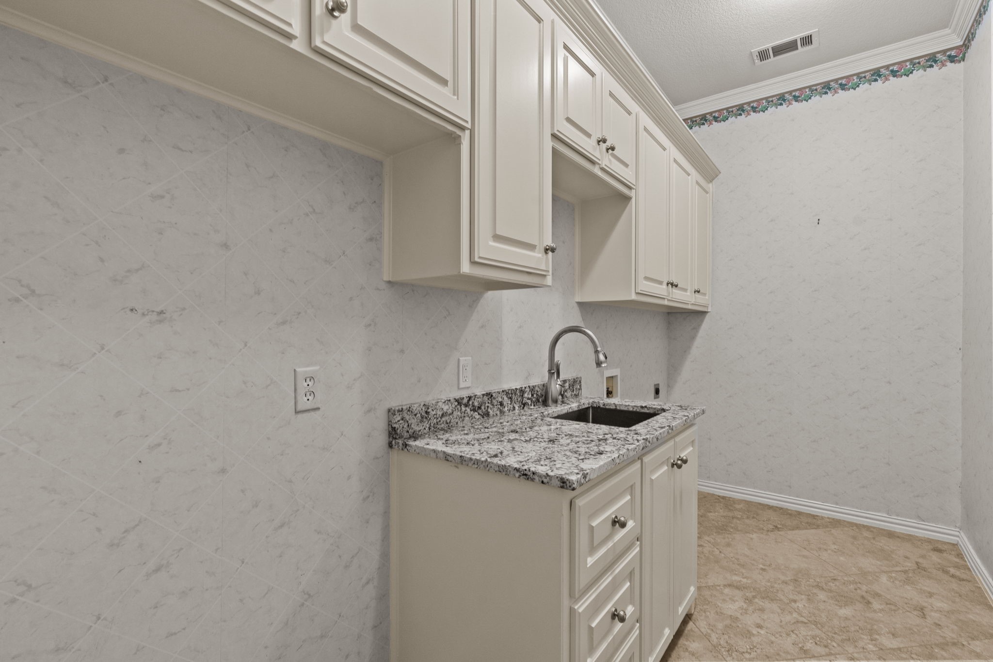 1617 Crestwood Trail