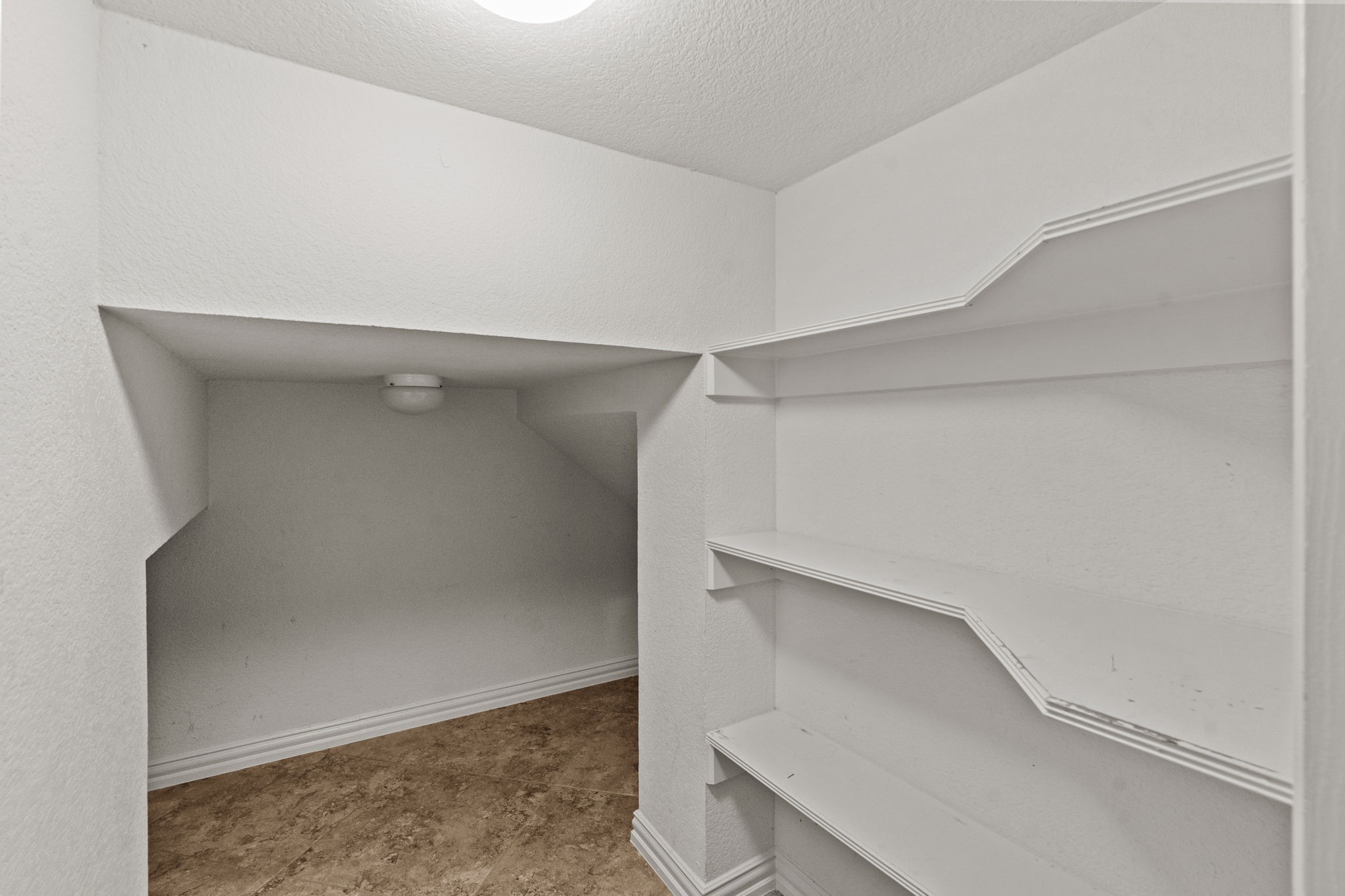 1617 Crestwood Trail