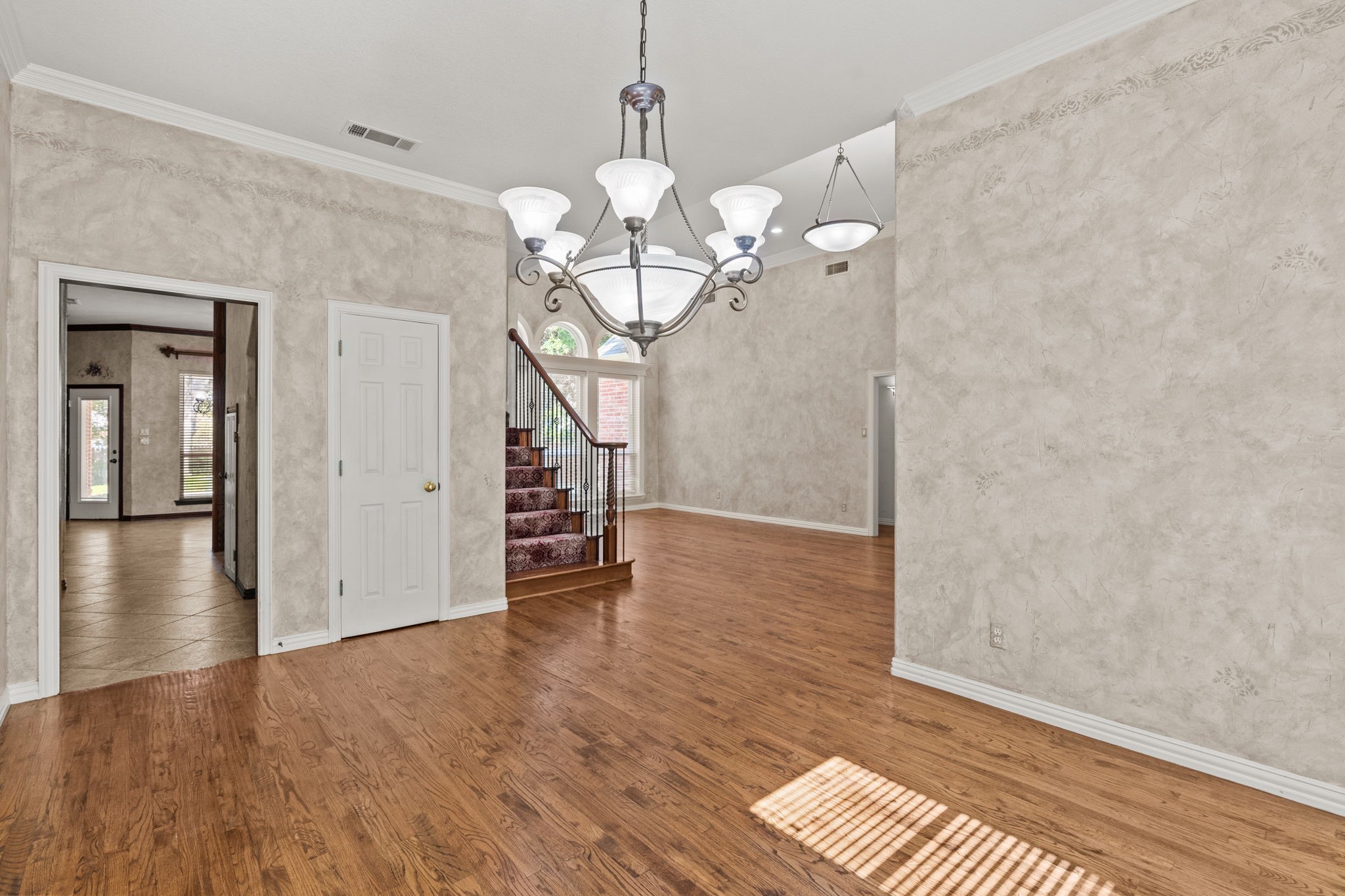 1617 Crestwood Trail