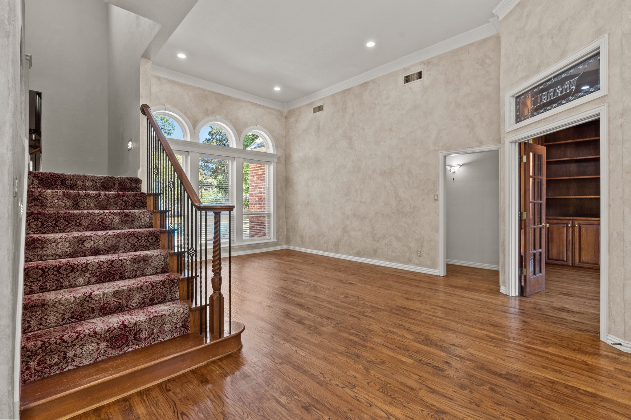 1617 Crestwood Trail