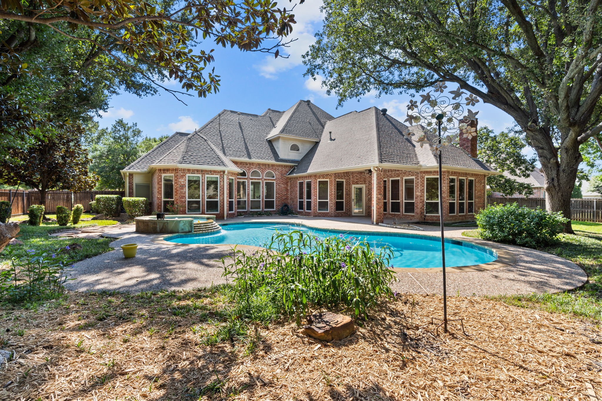 1617 Crestwood Trail