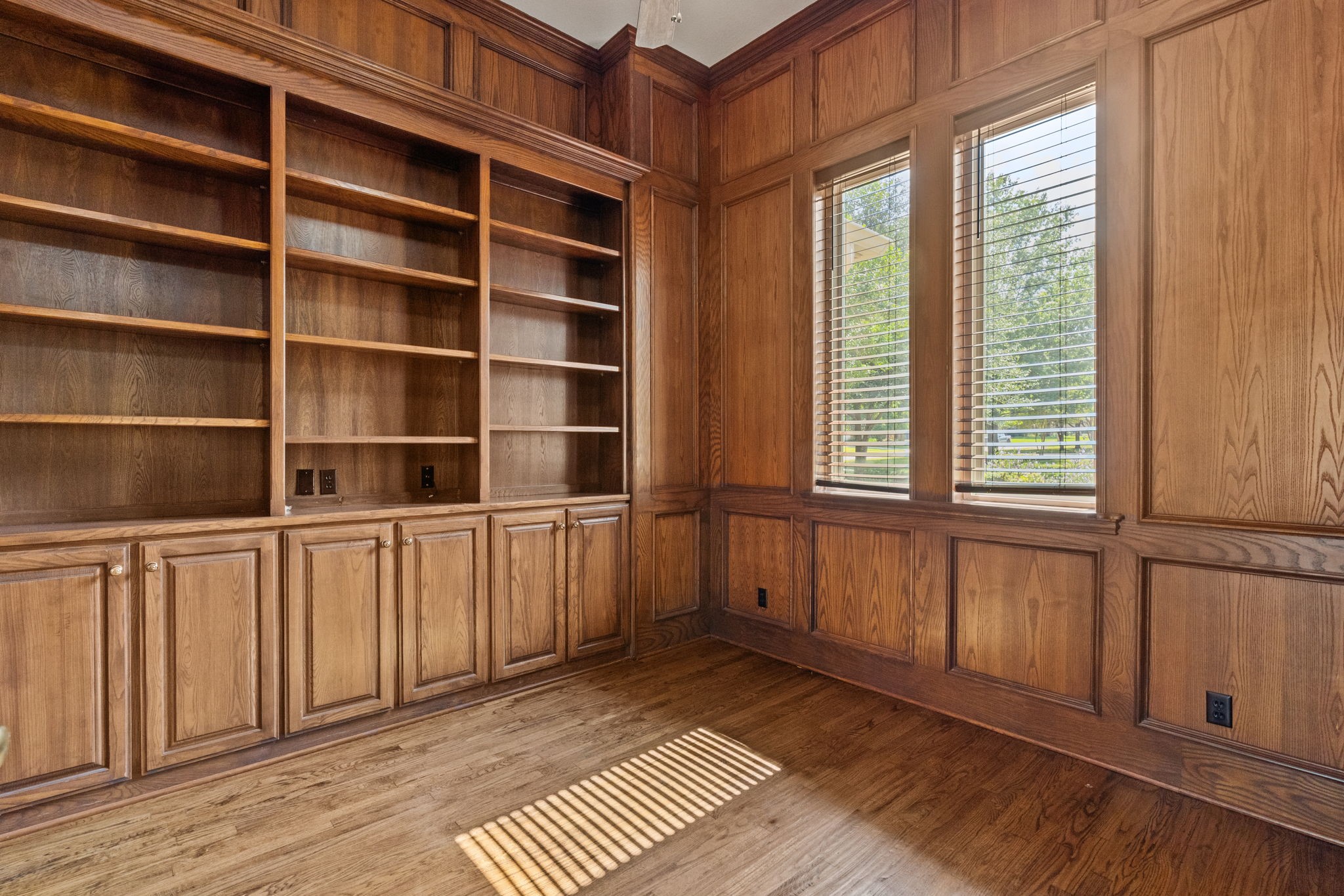 1617 Crestwood Trail