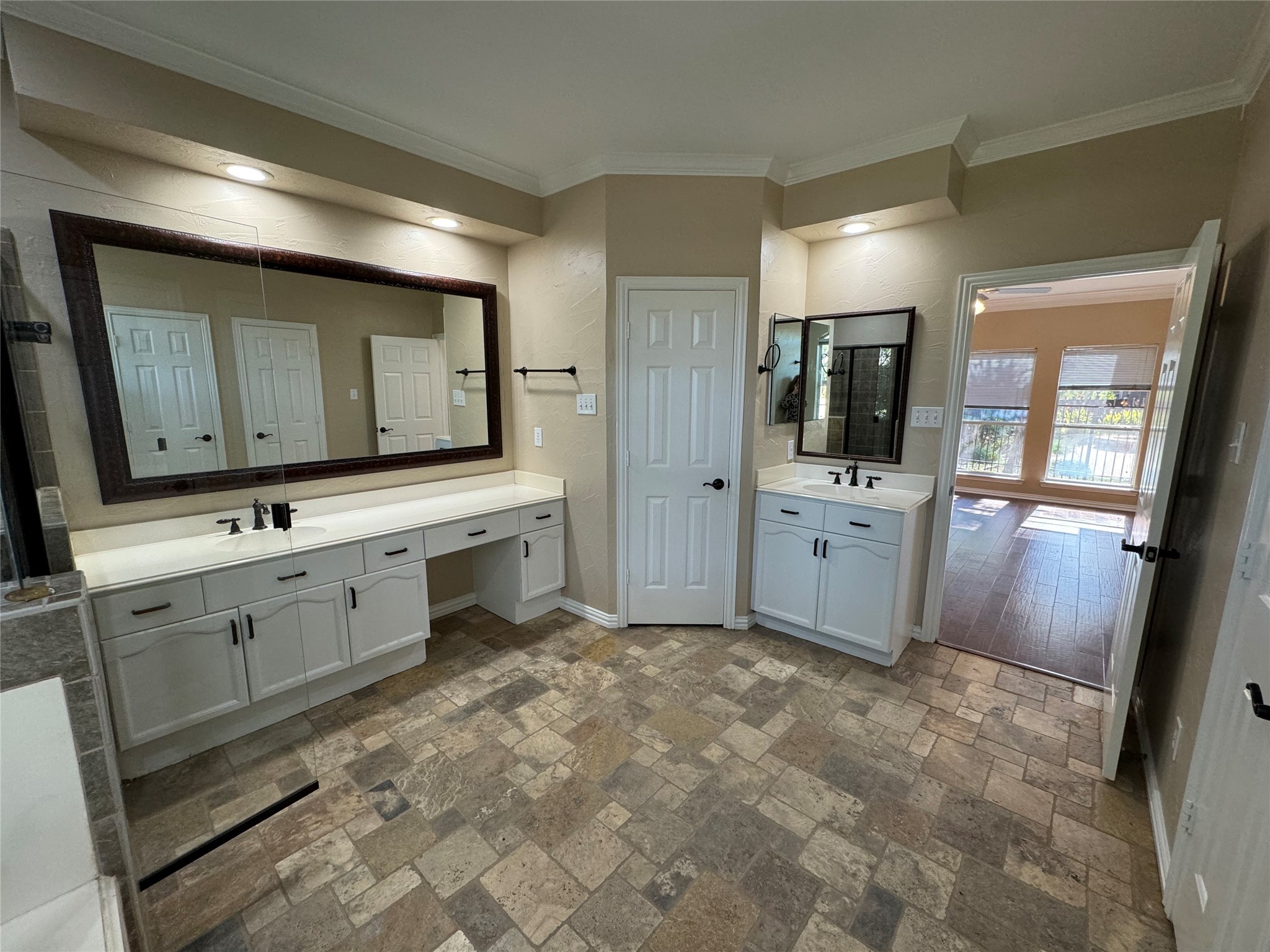 110 E Chapel Downs Drive