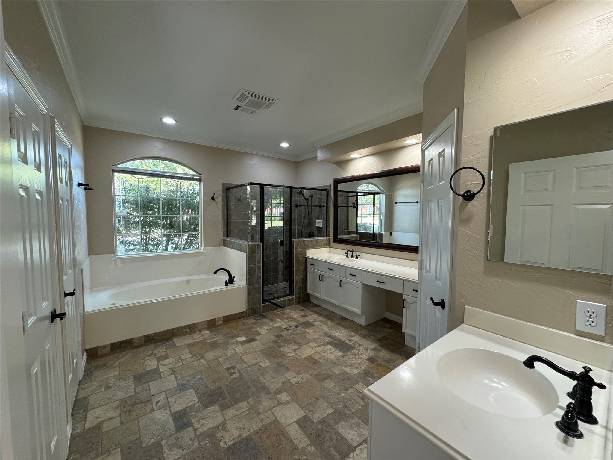 110 E Chapel Downs Drive