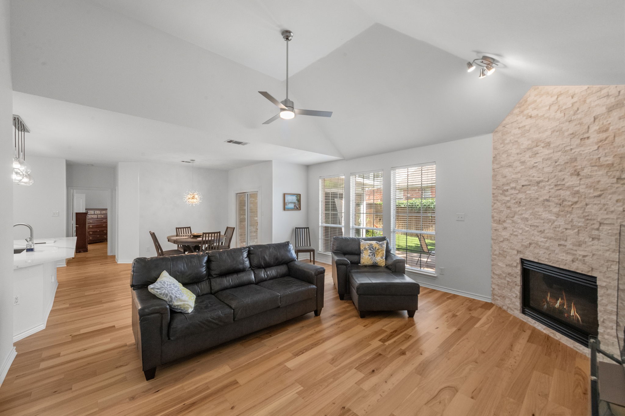 1613 Forest Bend Lane