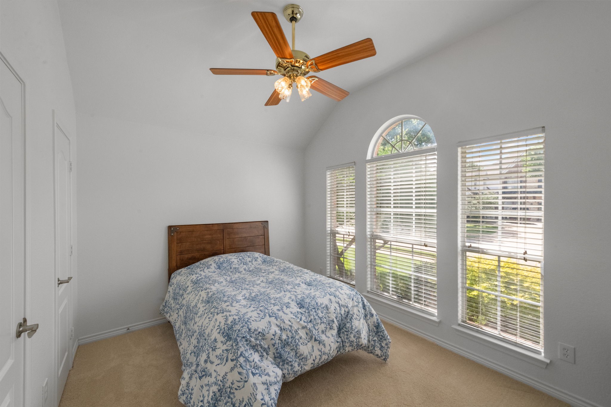 1613 Forest Bend Lane