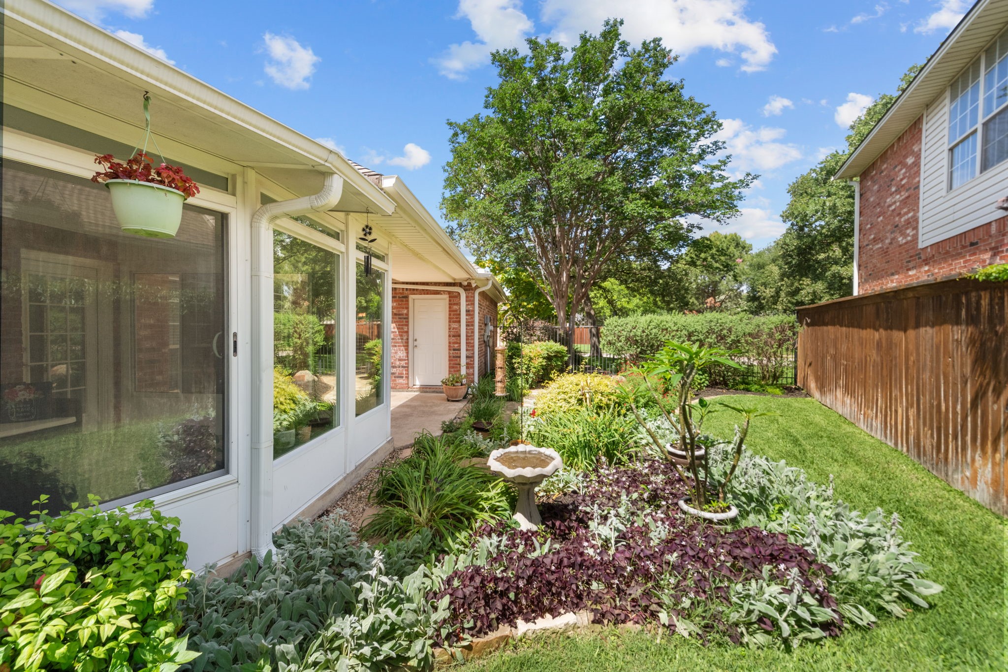 1613 Forest Bend Lane