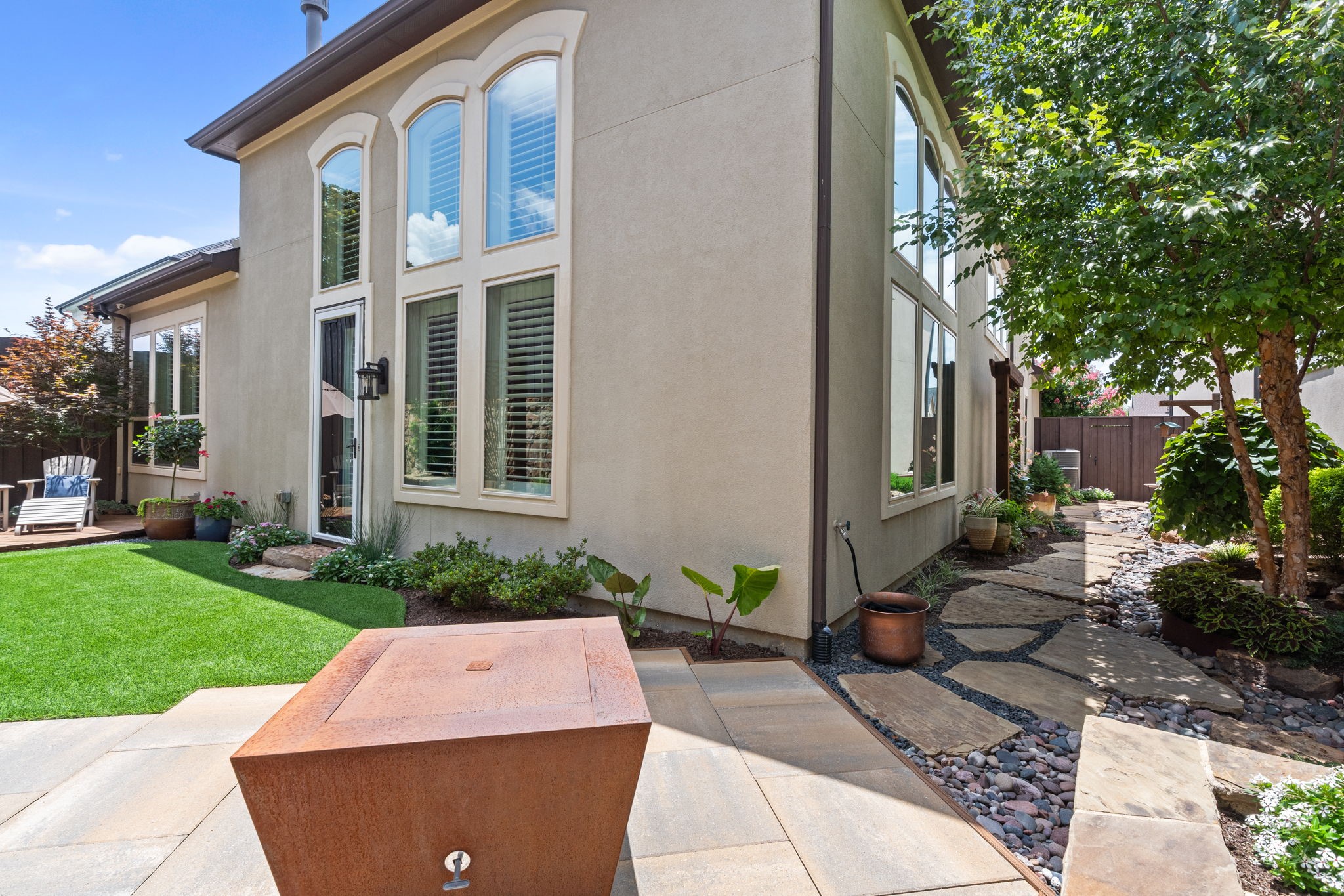 7112 Lancaster Lane