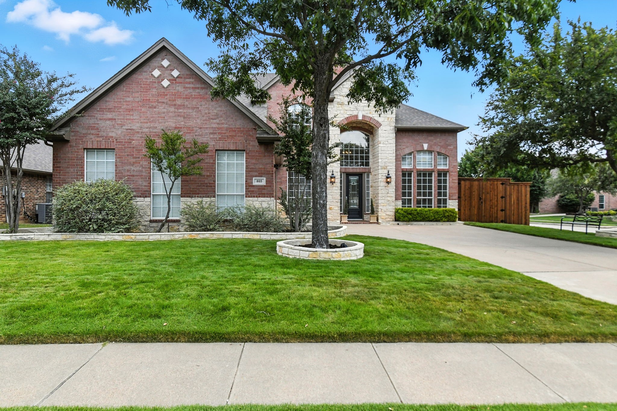 805 Renaissance Court