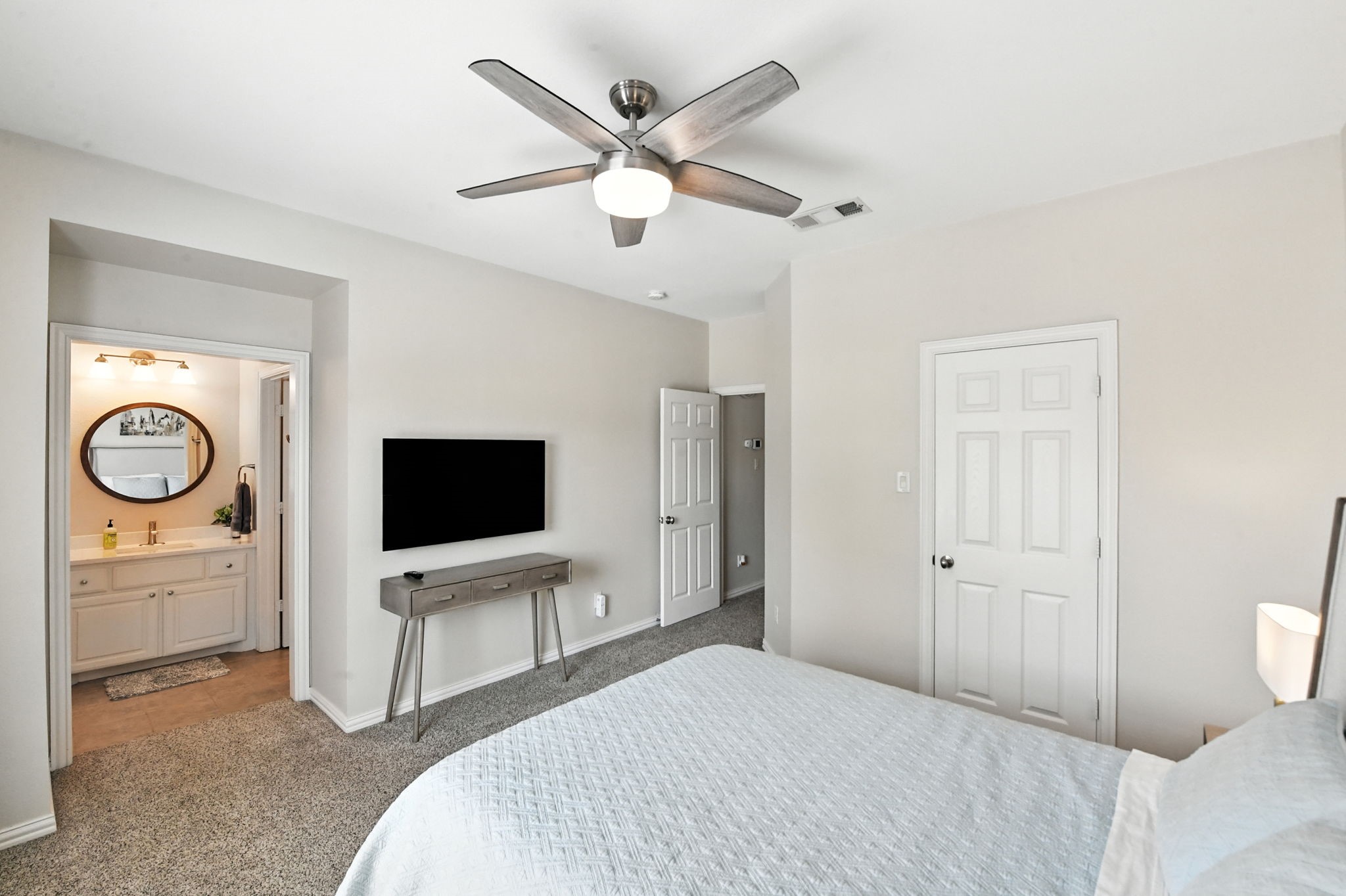 805 Renaissance Court