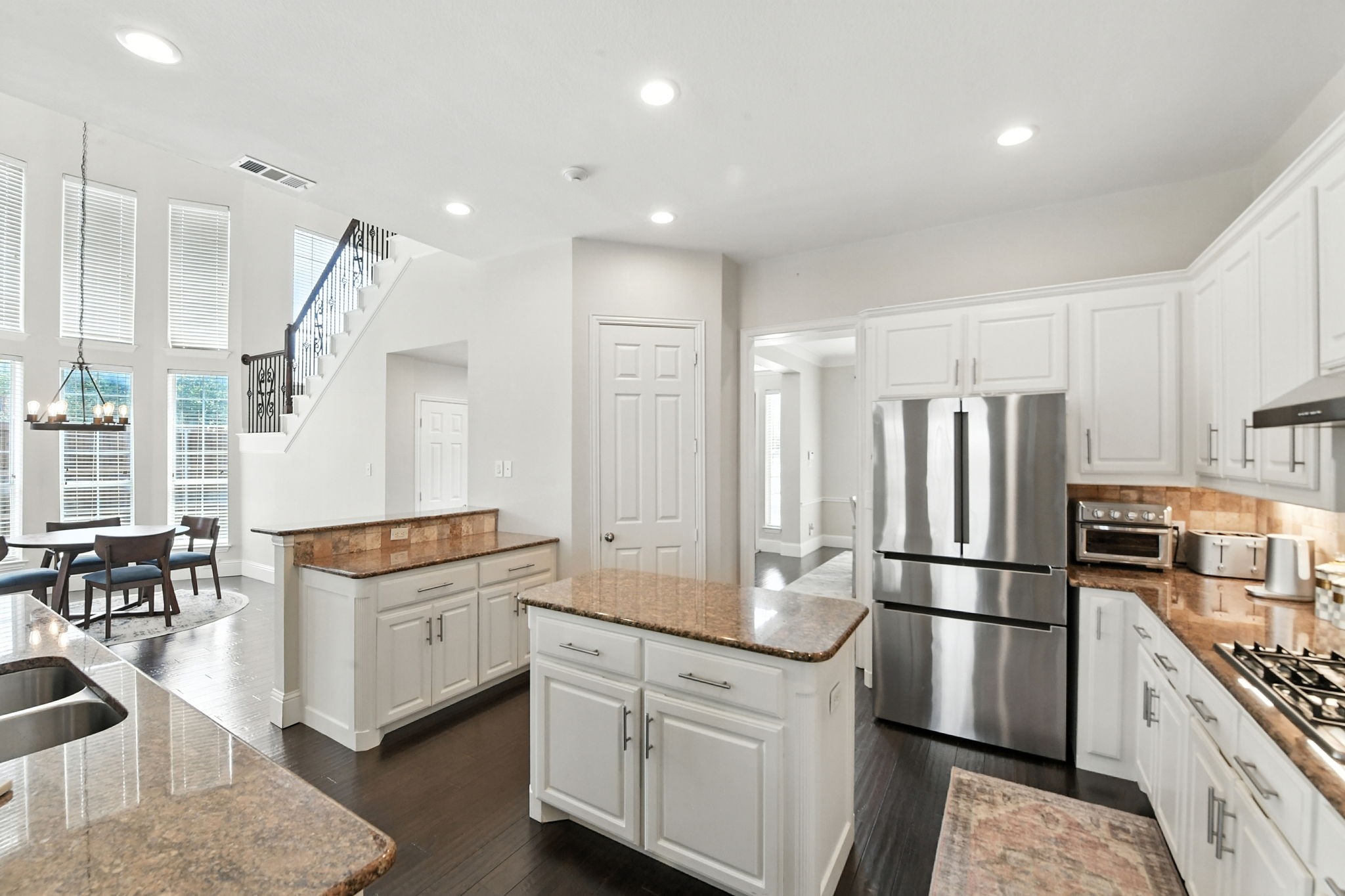 805 Renaissance Court