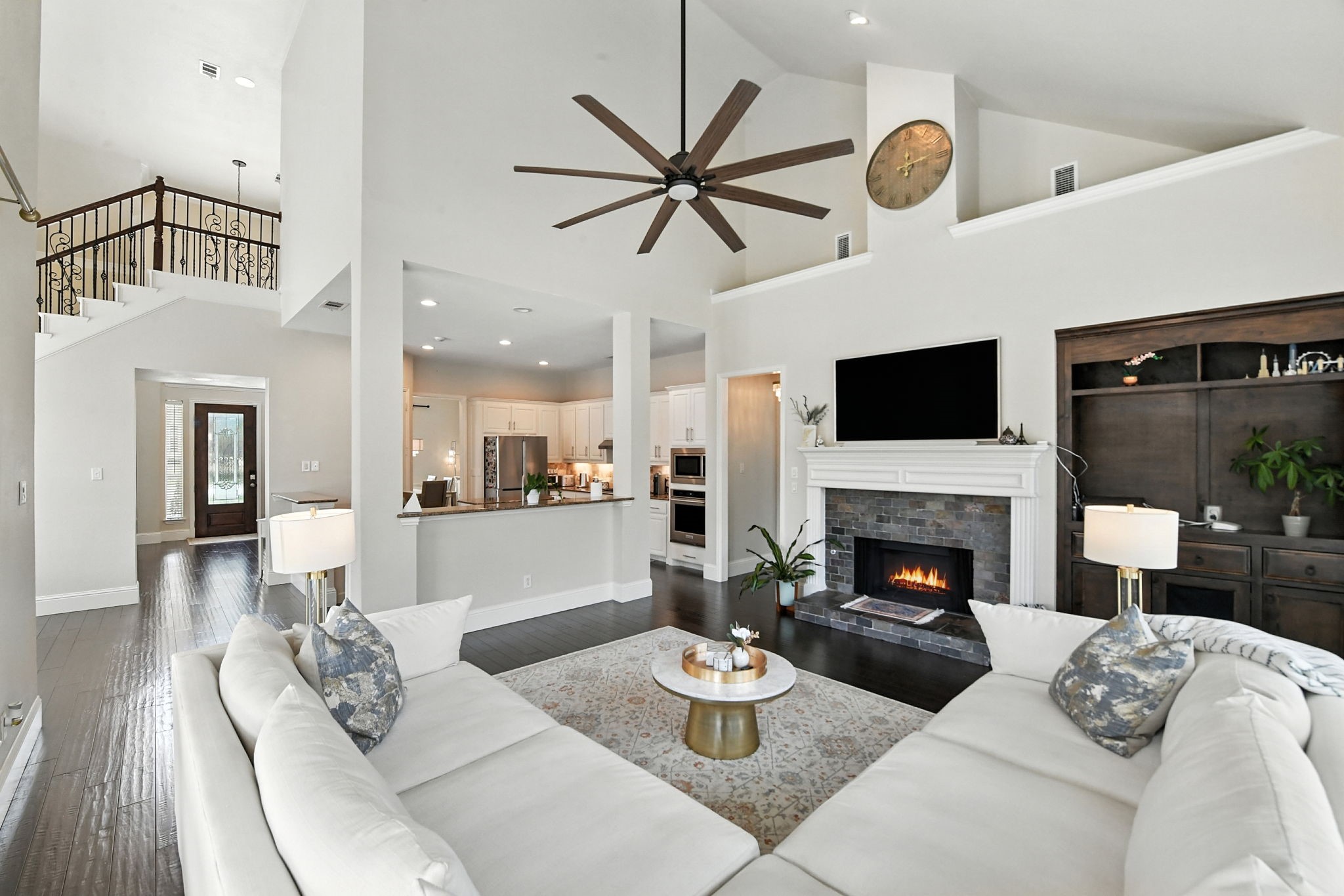 805 Renaissance Court