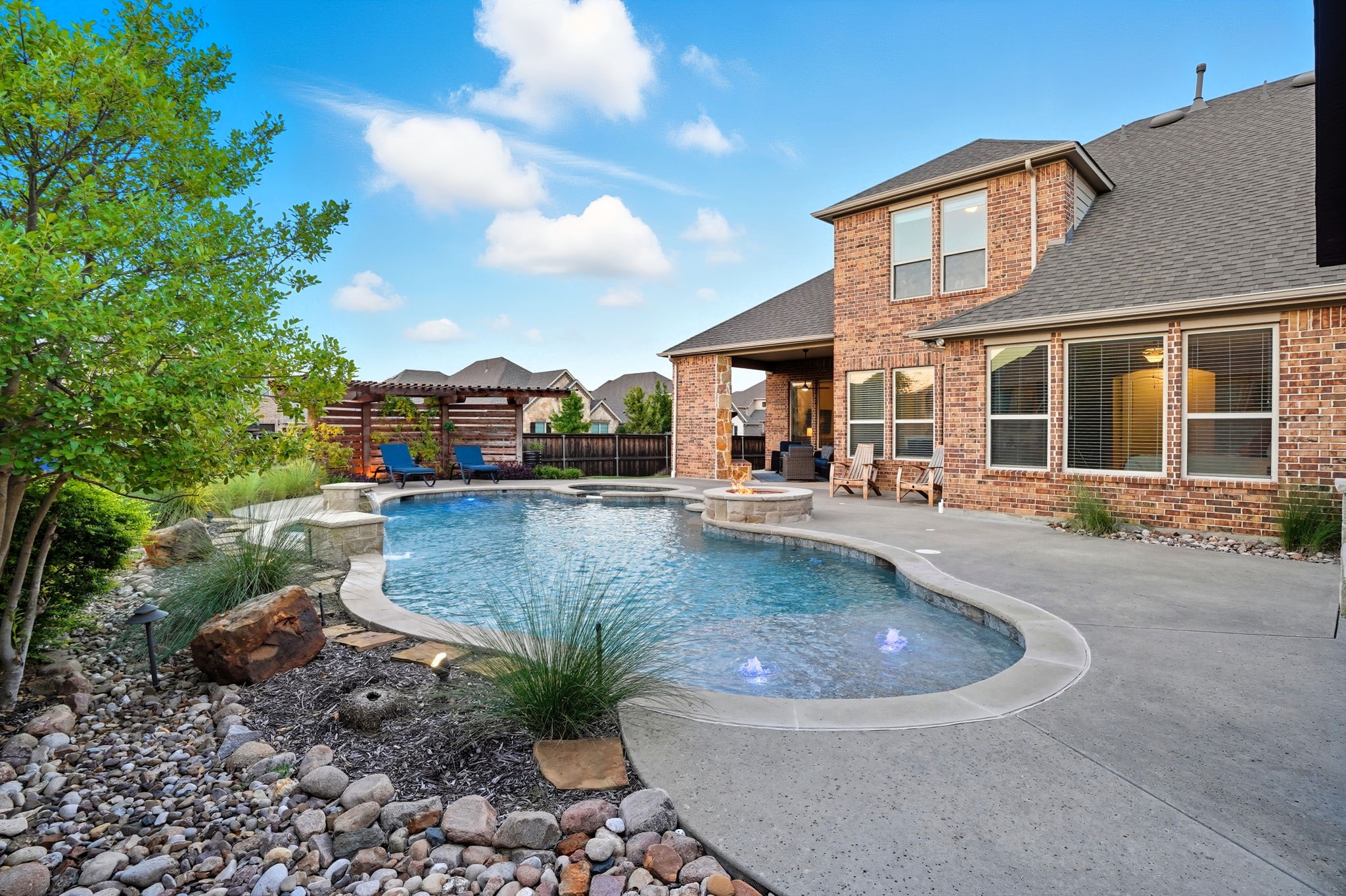 7945 Forest Lakes Drive