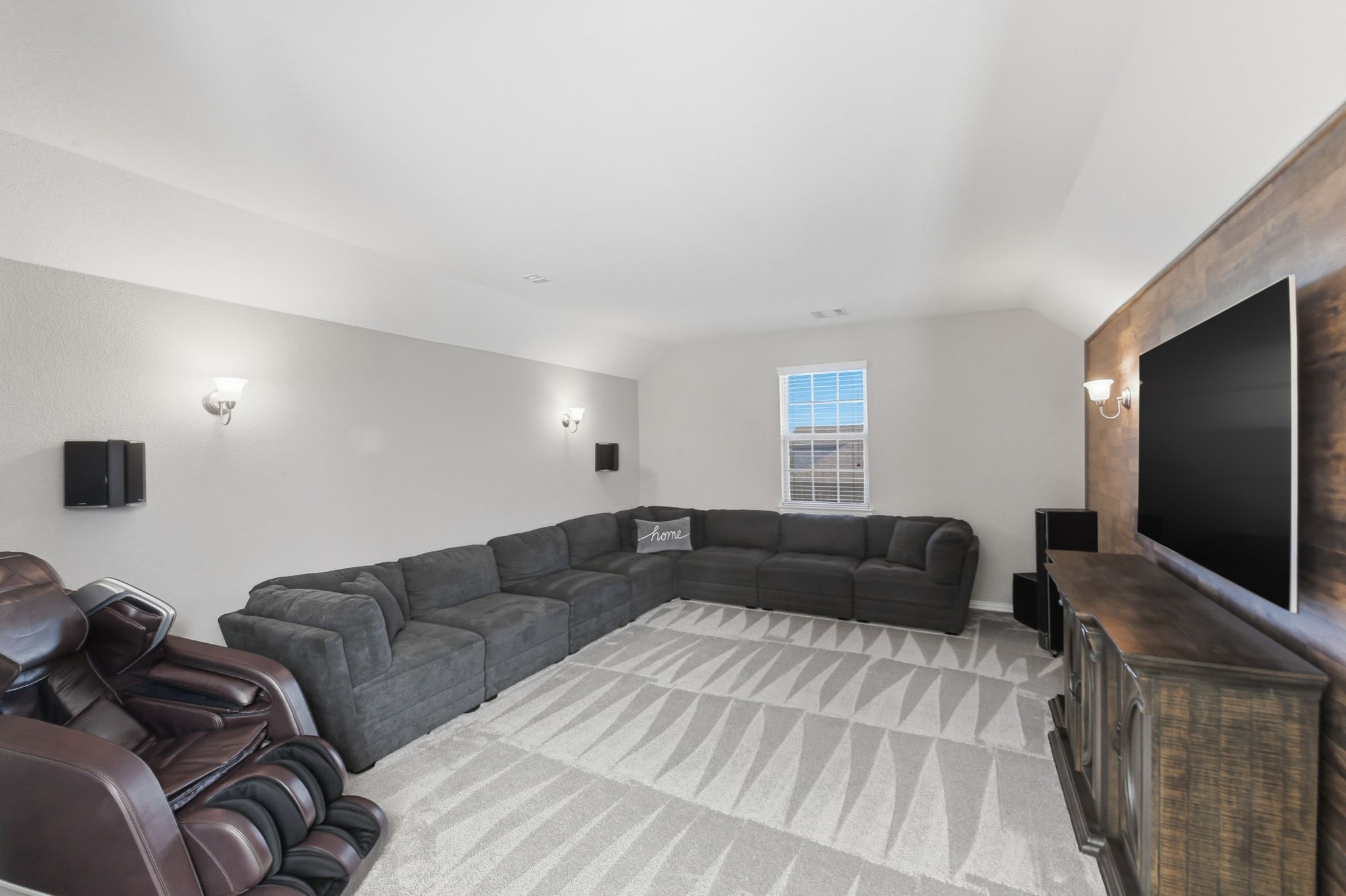 7945 Forest Lakes Drive