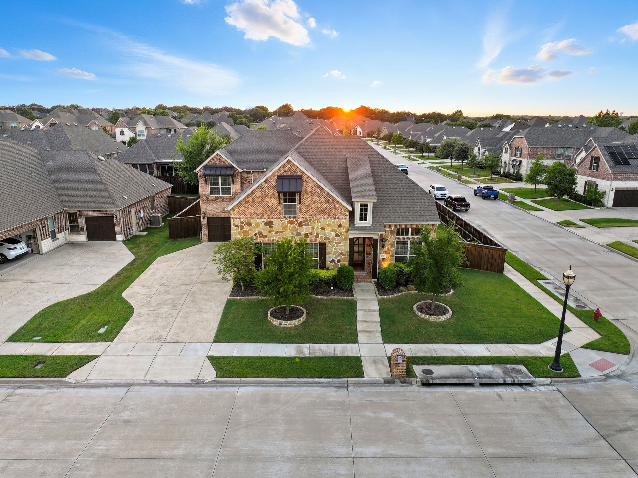 7945 Forest Lakes Drive