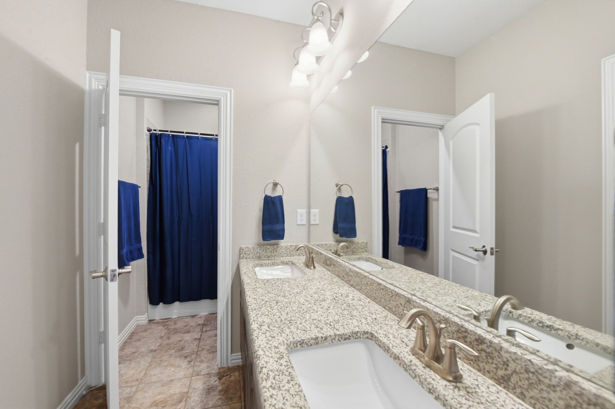 7945 Forest Lakes Drive