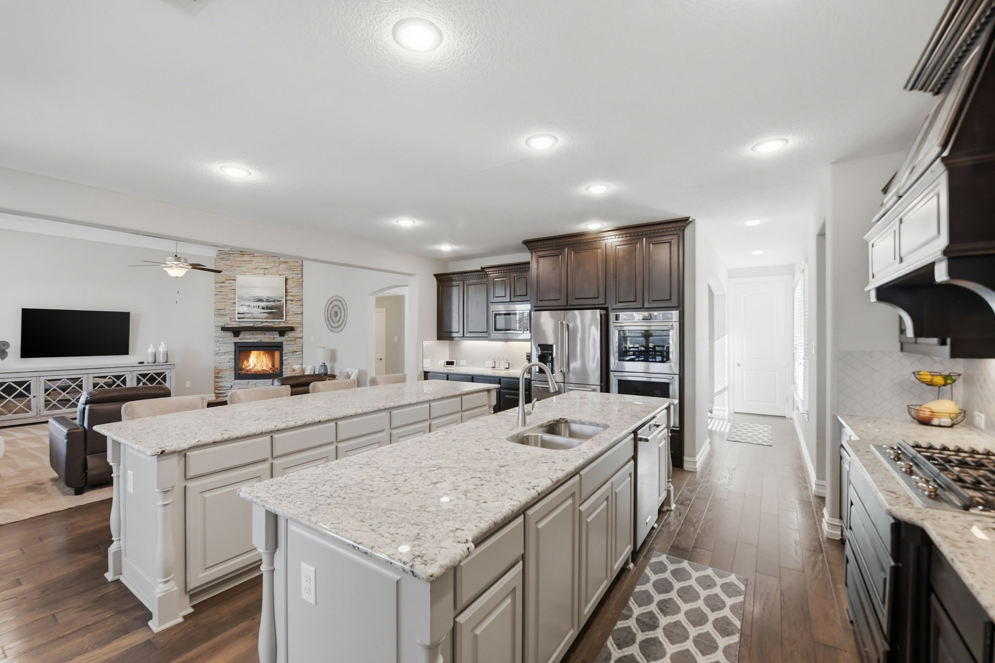 7945 Forest Lakes Drive