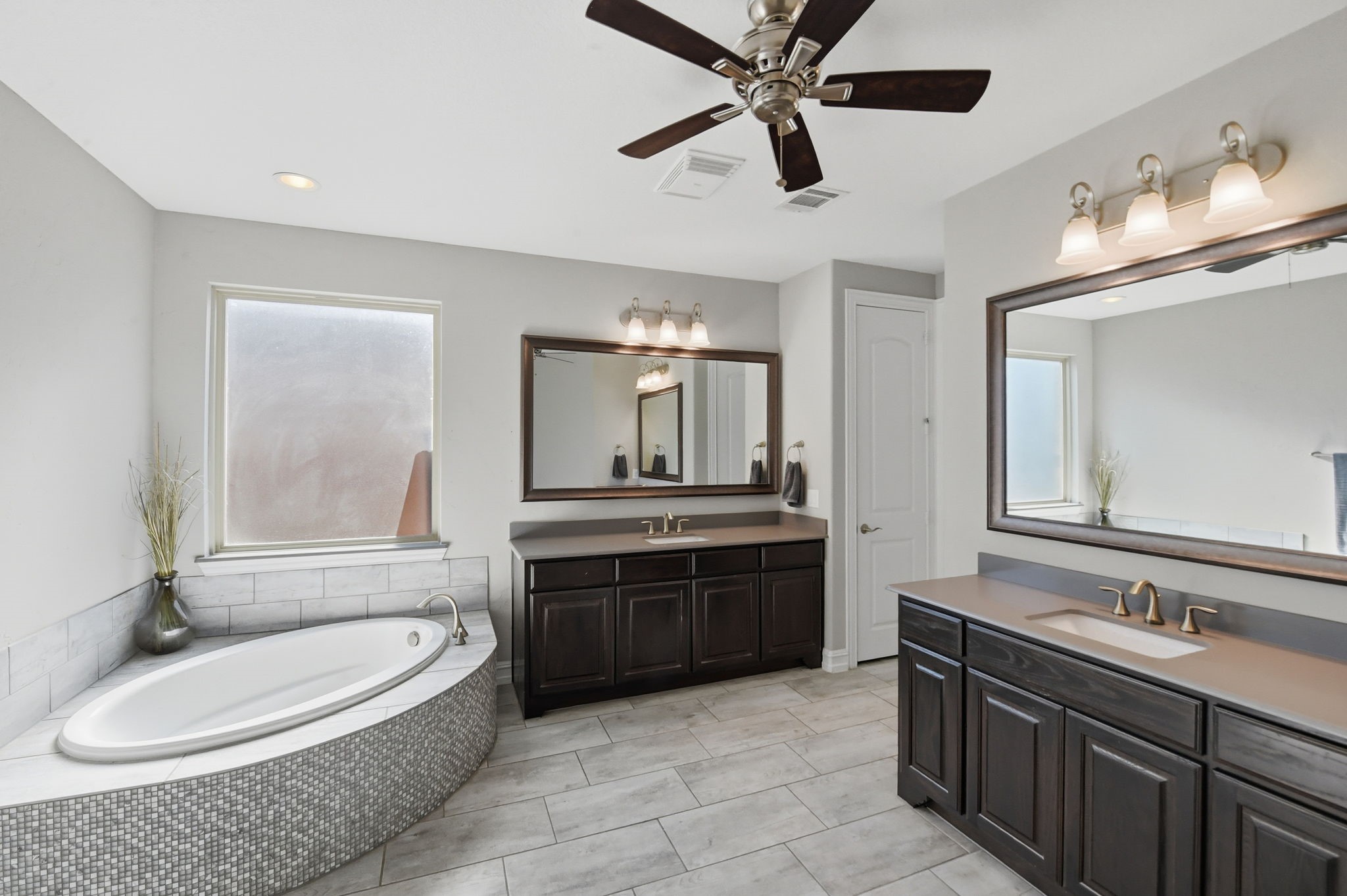 7945 Forest Lakes Drive