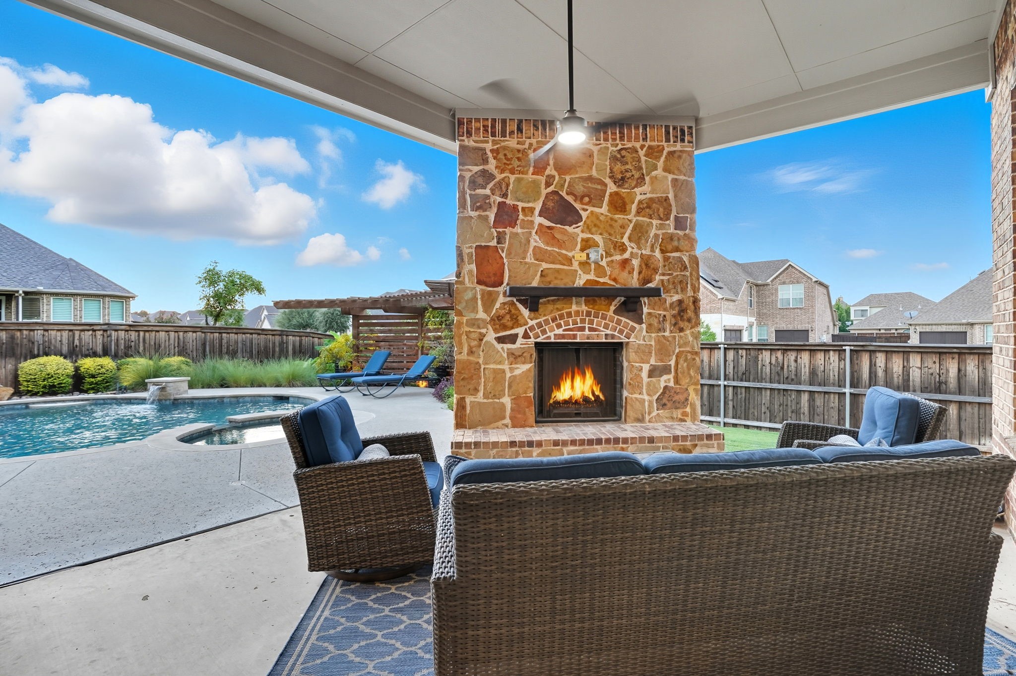 7945 Forest Lakes Drive