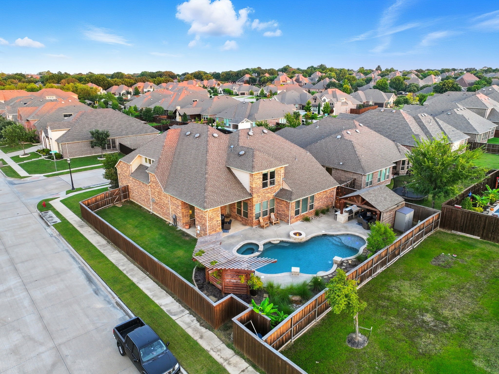 7945 Forest Lakes Drive