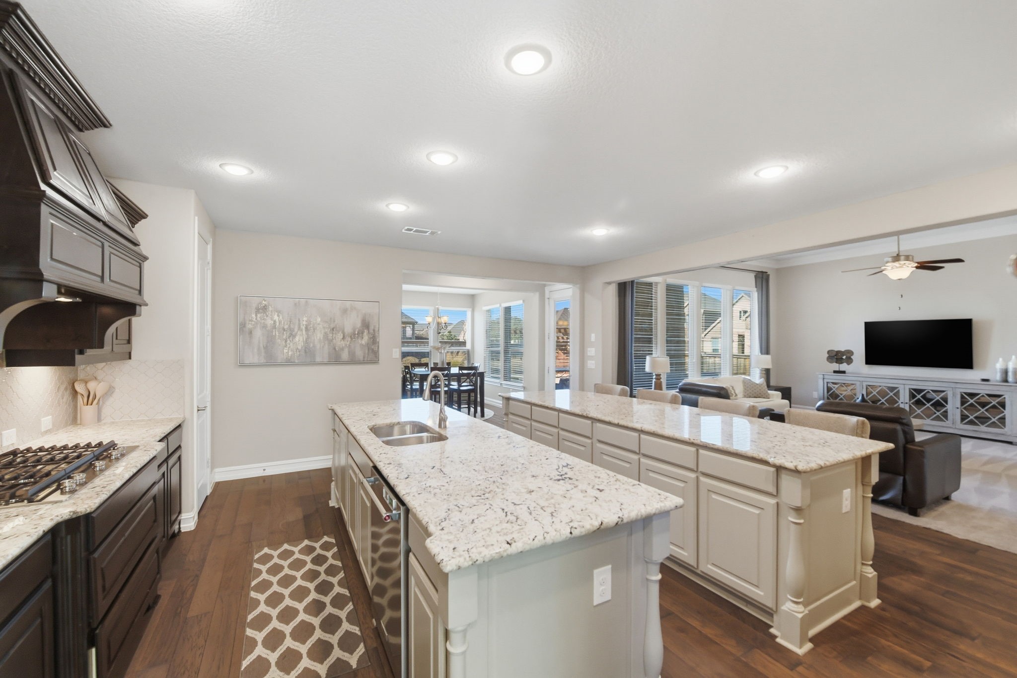 7945 Forest Lakes Drive