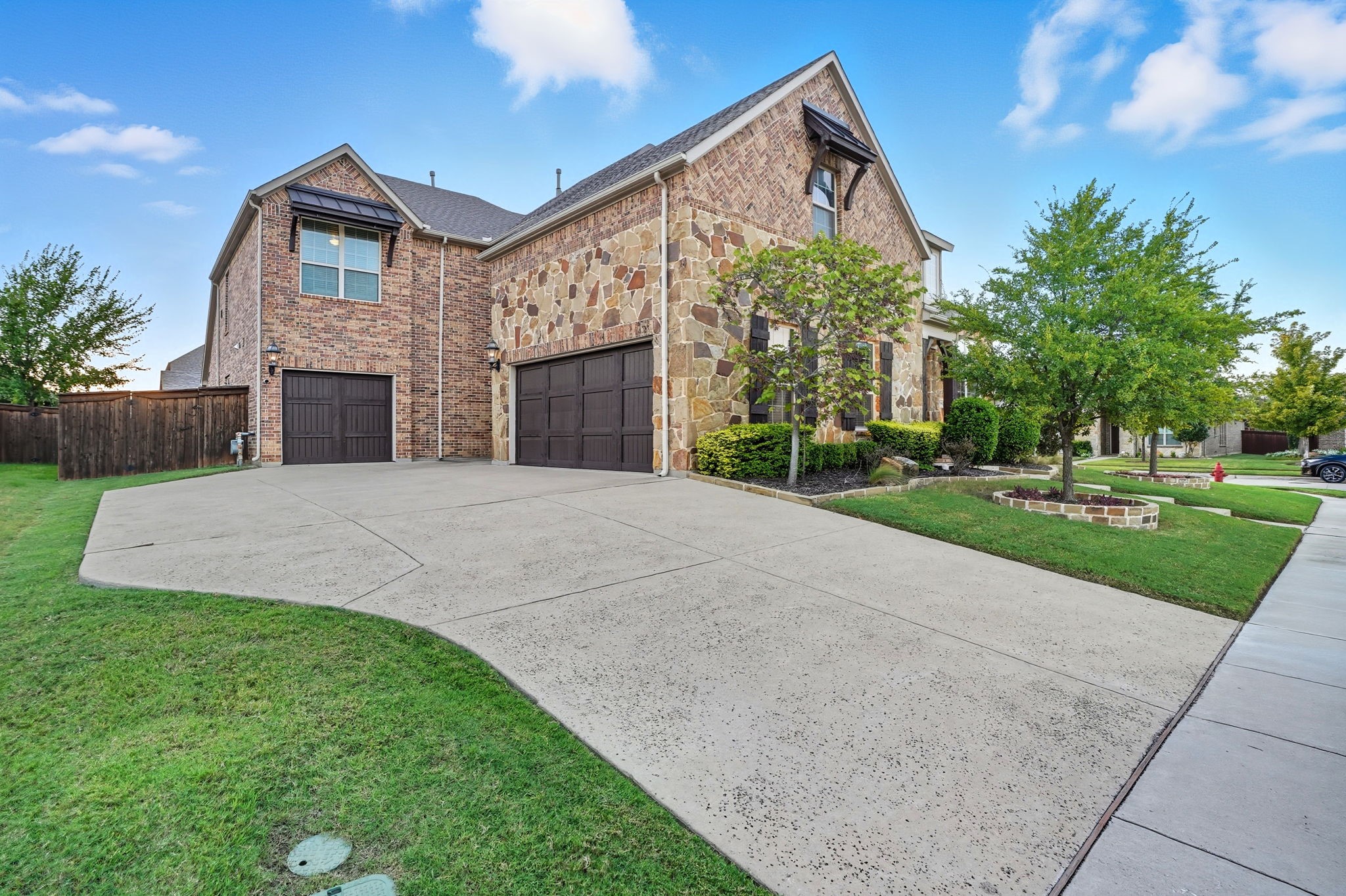 7945 Forest Lakes Drive