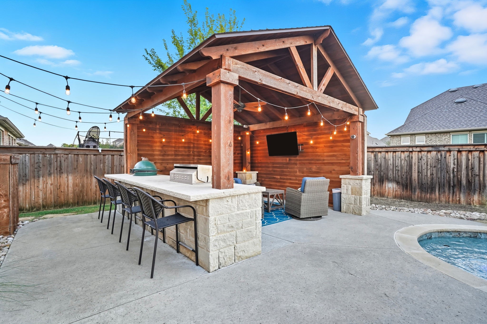 7945 Forest Lakes Drive