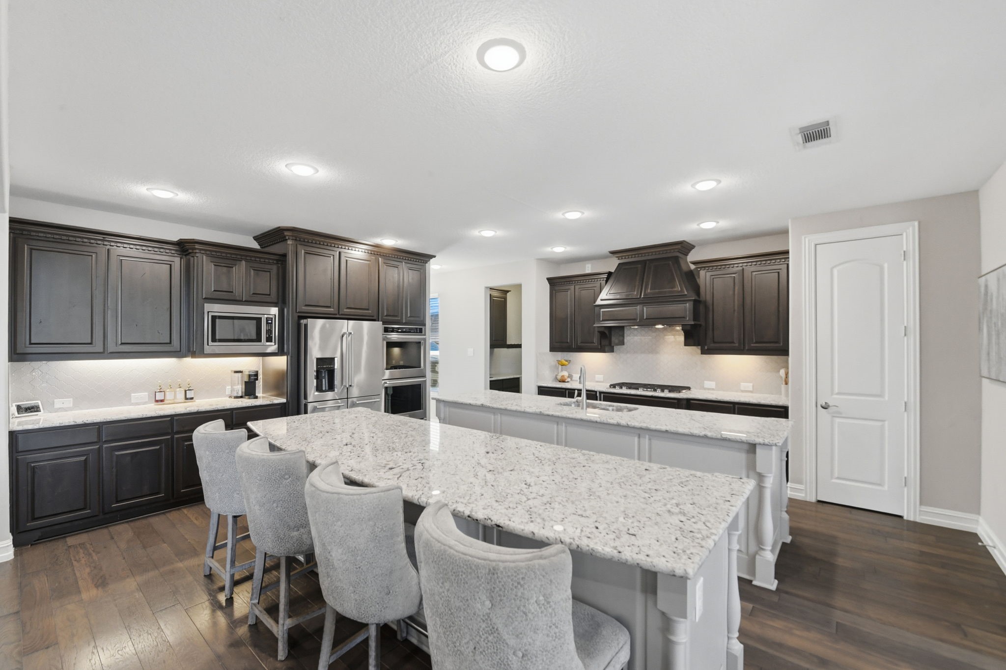 7945 Forest Lakes Drive