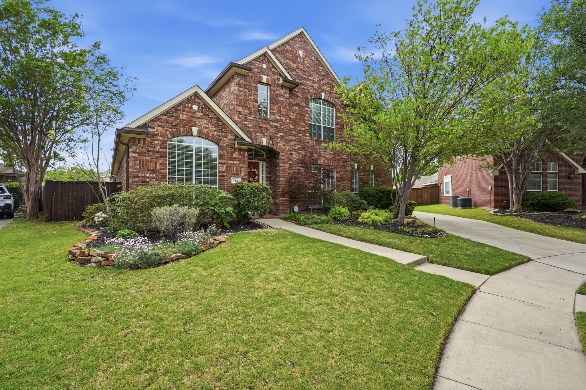 1827 Windsong Circle