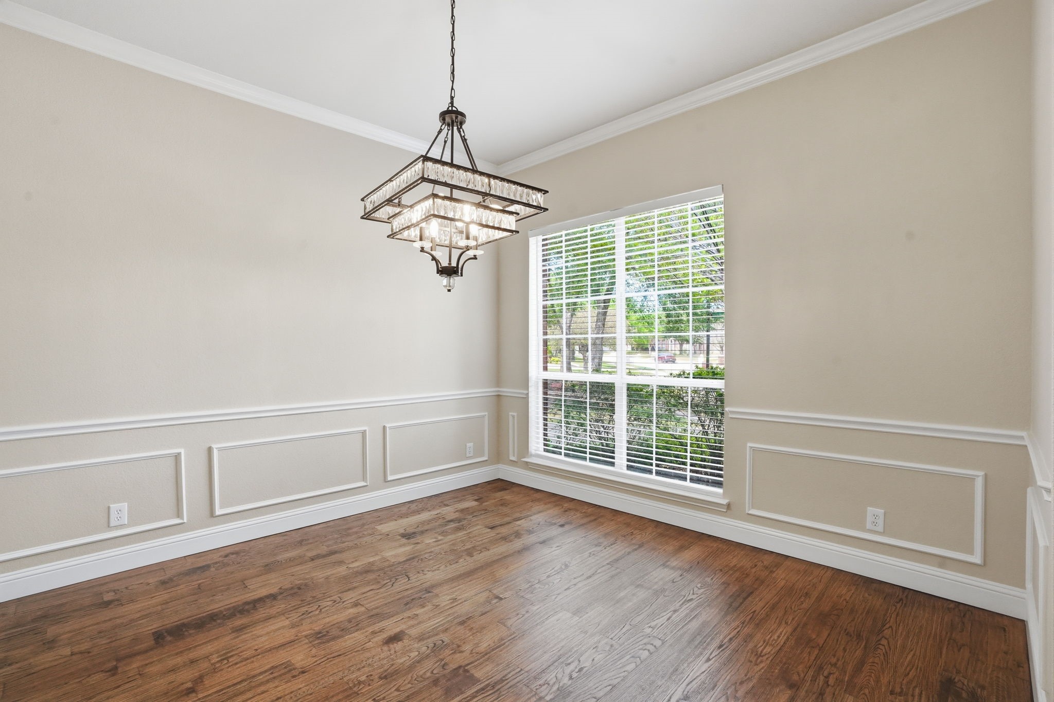 1827 Windsong Circle