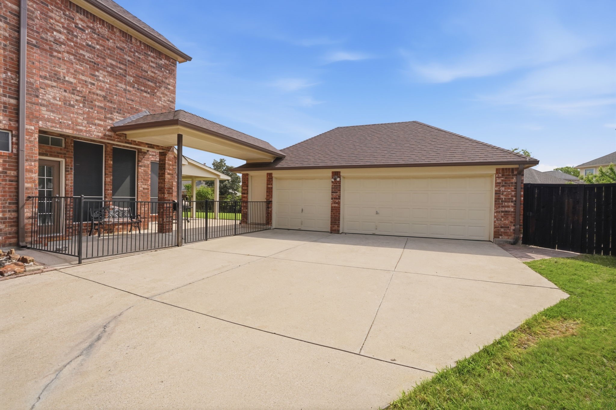 1827 Windsong Circle