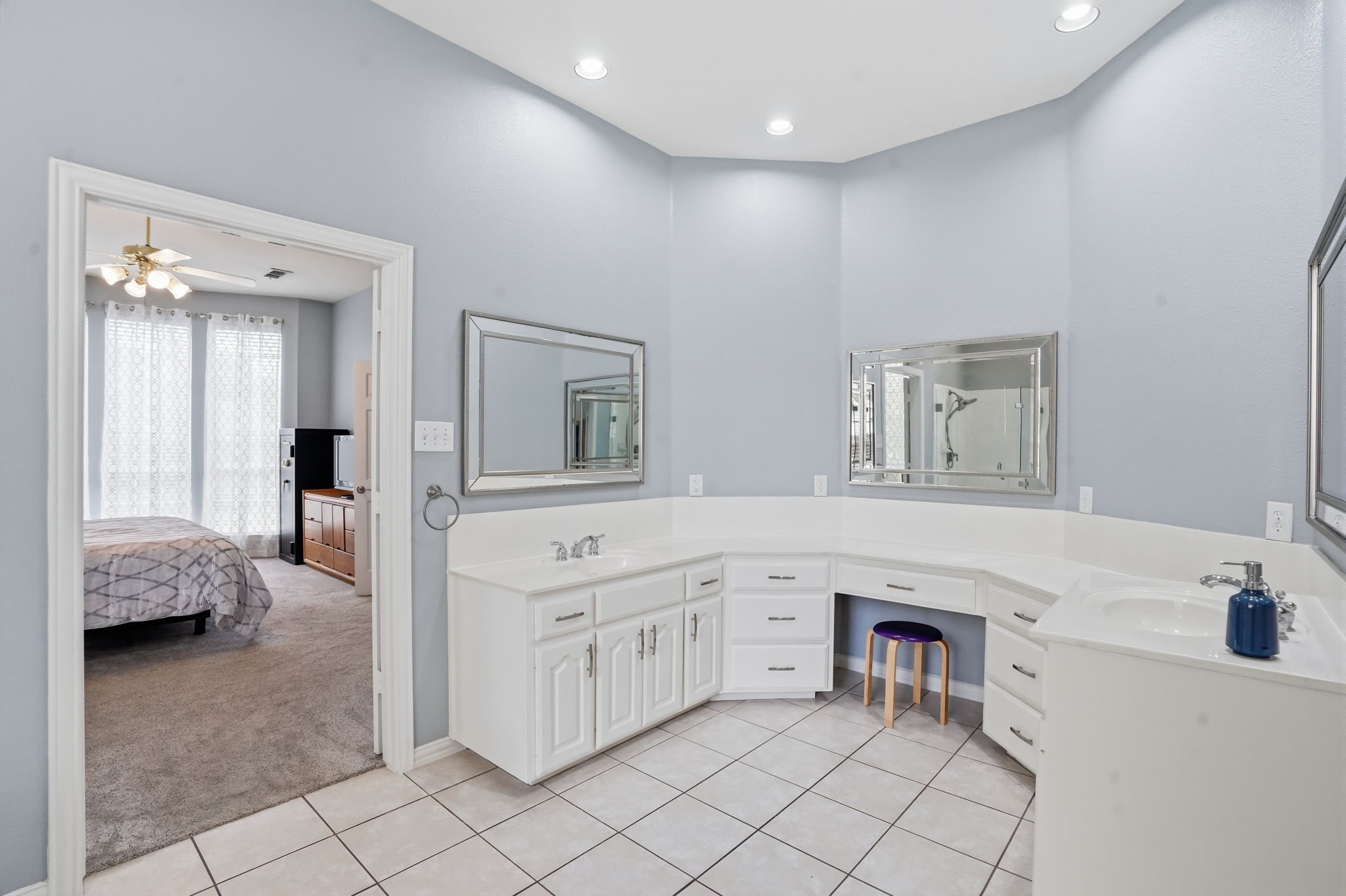 1827 Windsong Circle