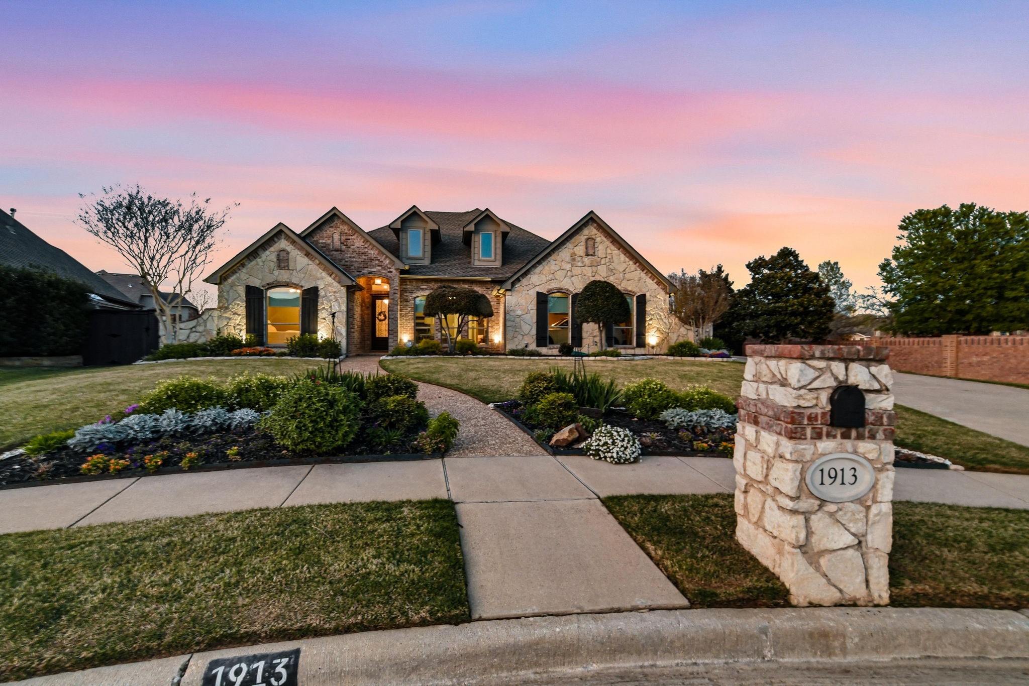 1913 Silkwood Court