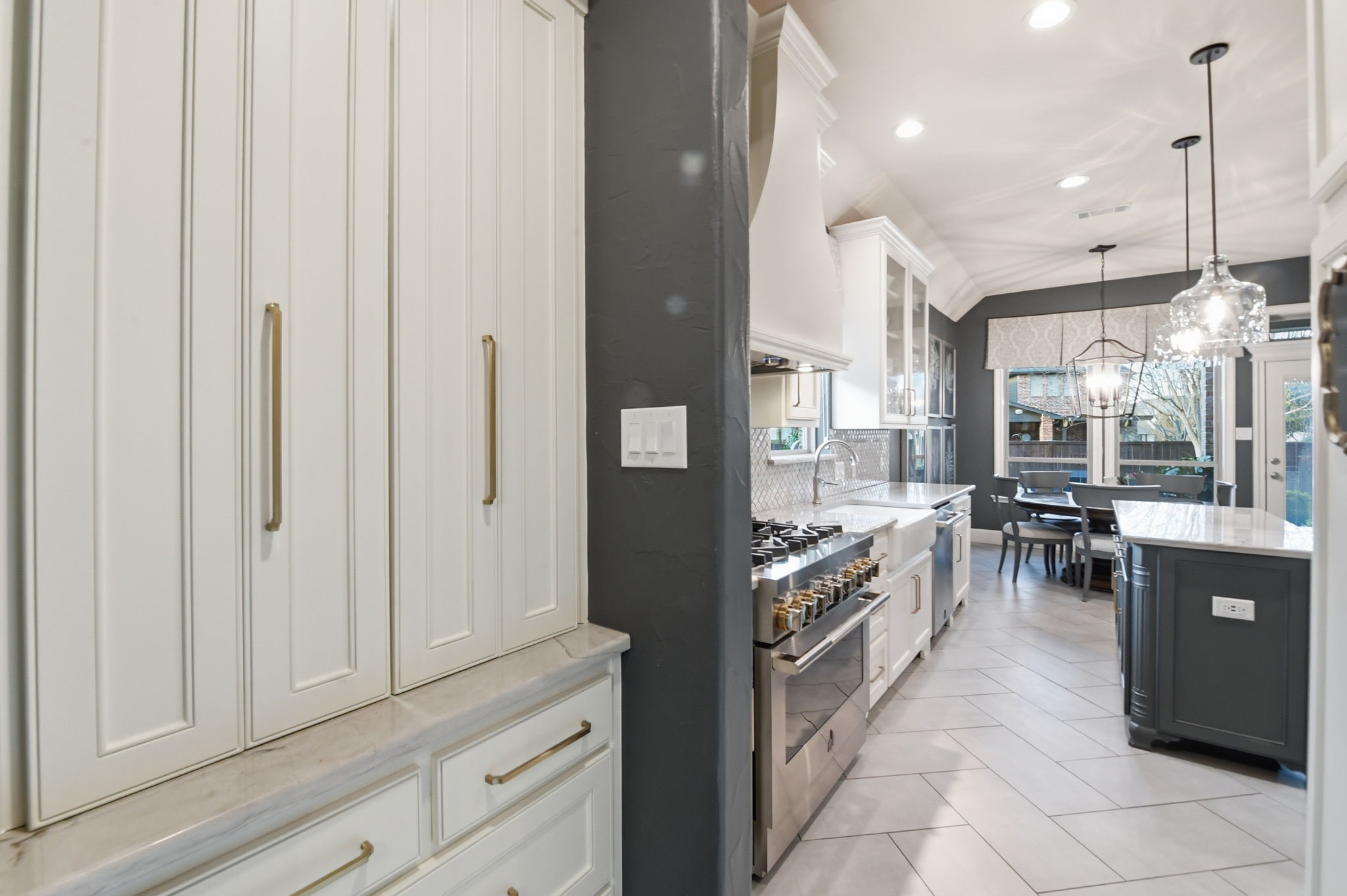 1913 Silkwood Court