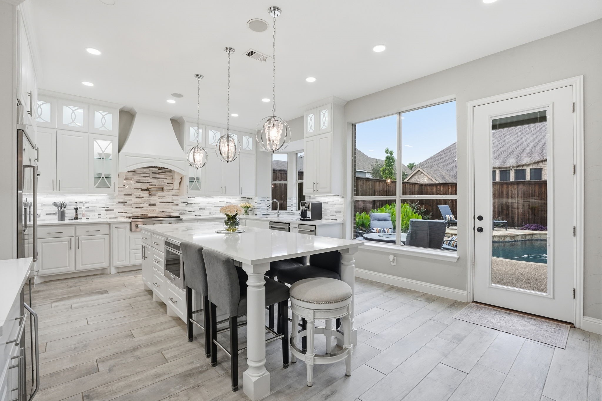 2503 Shoreline Drive