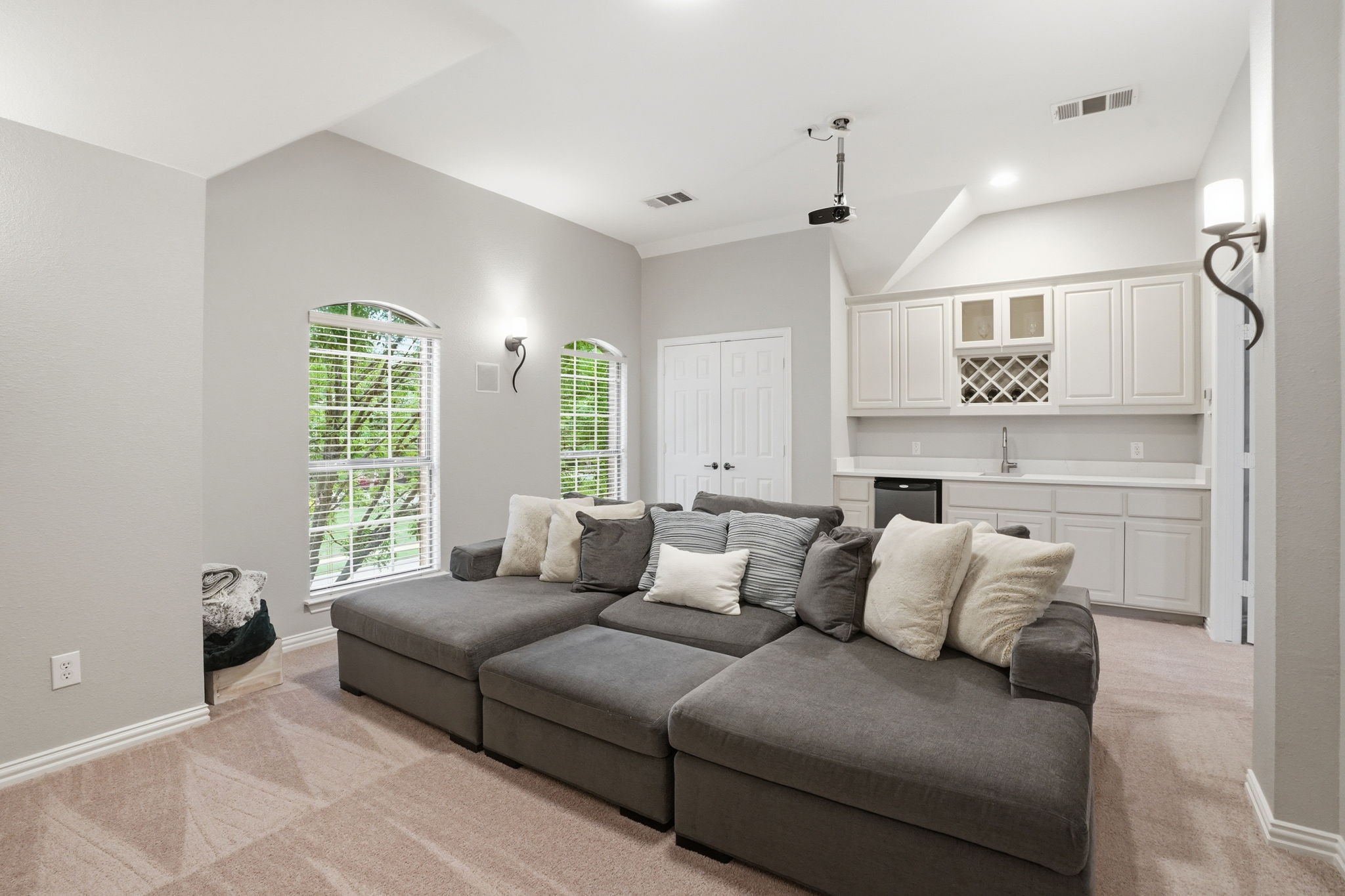2503 Shoreline Drive