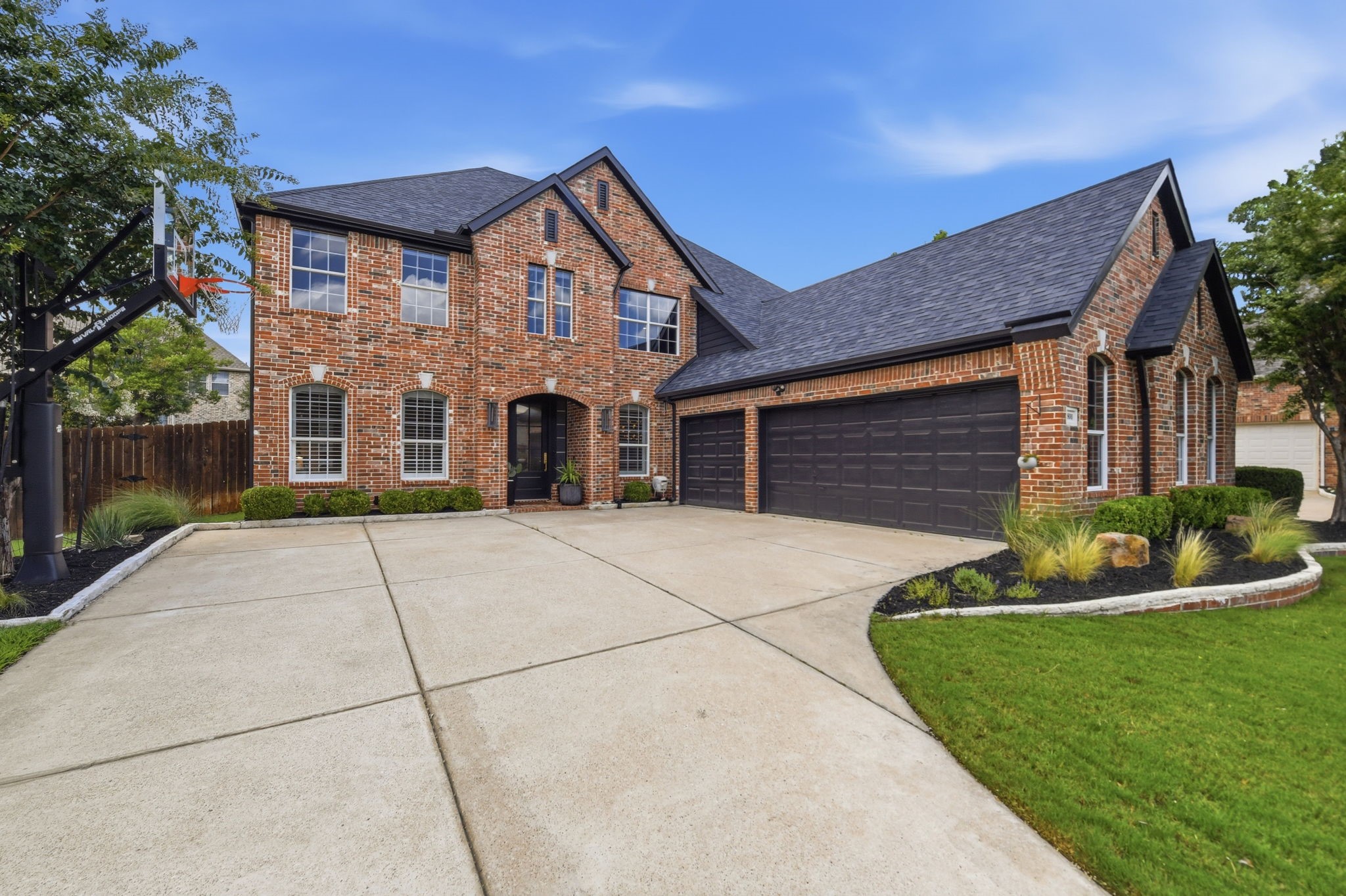 800 Renaissance Court
