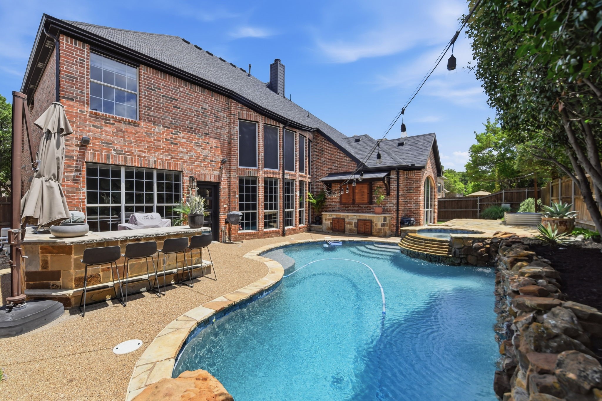 800 Renaissance Court
