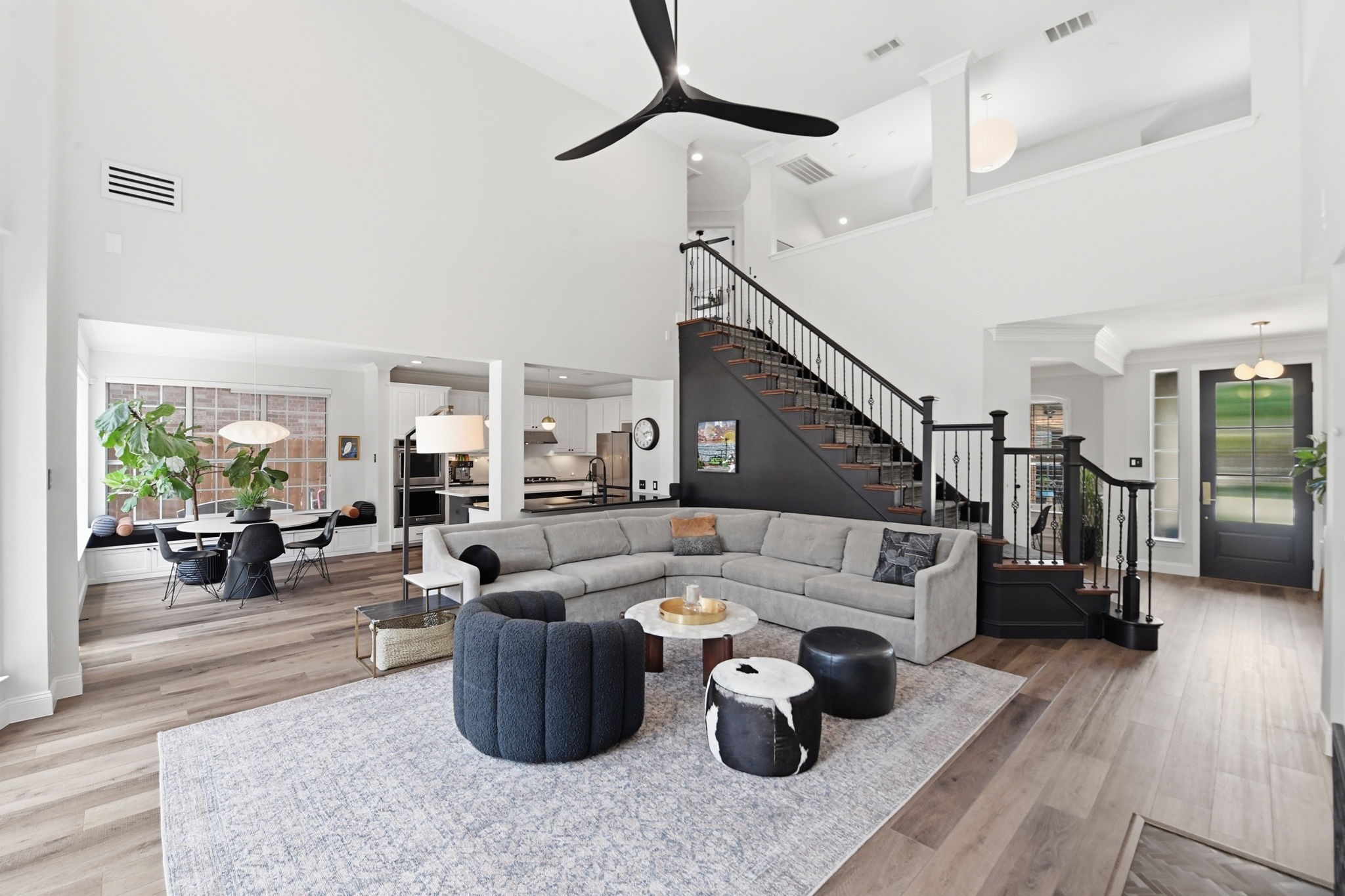 800 Renaissance Court