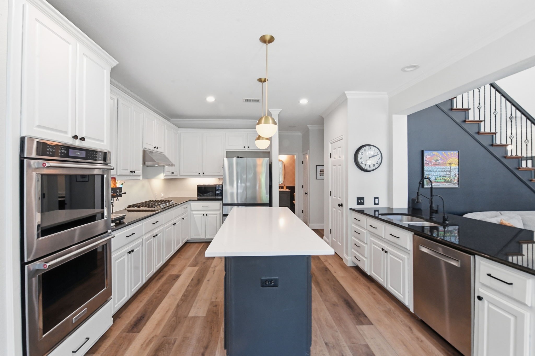 800 Renaissance Court