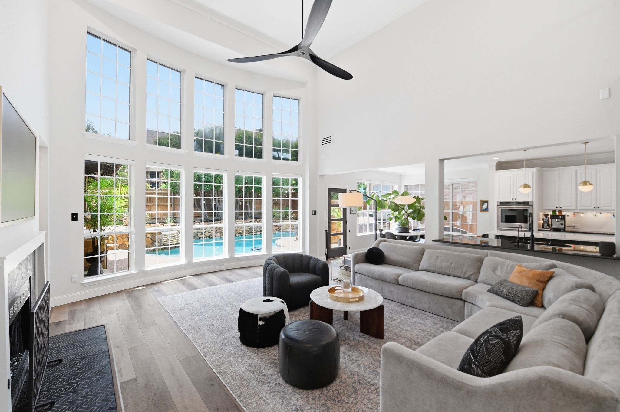 800 Renaissance Court